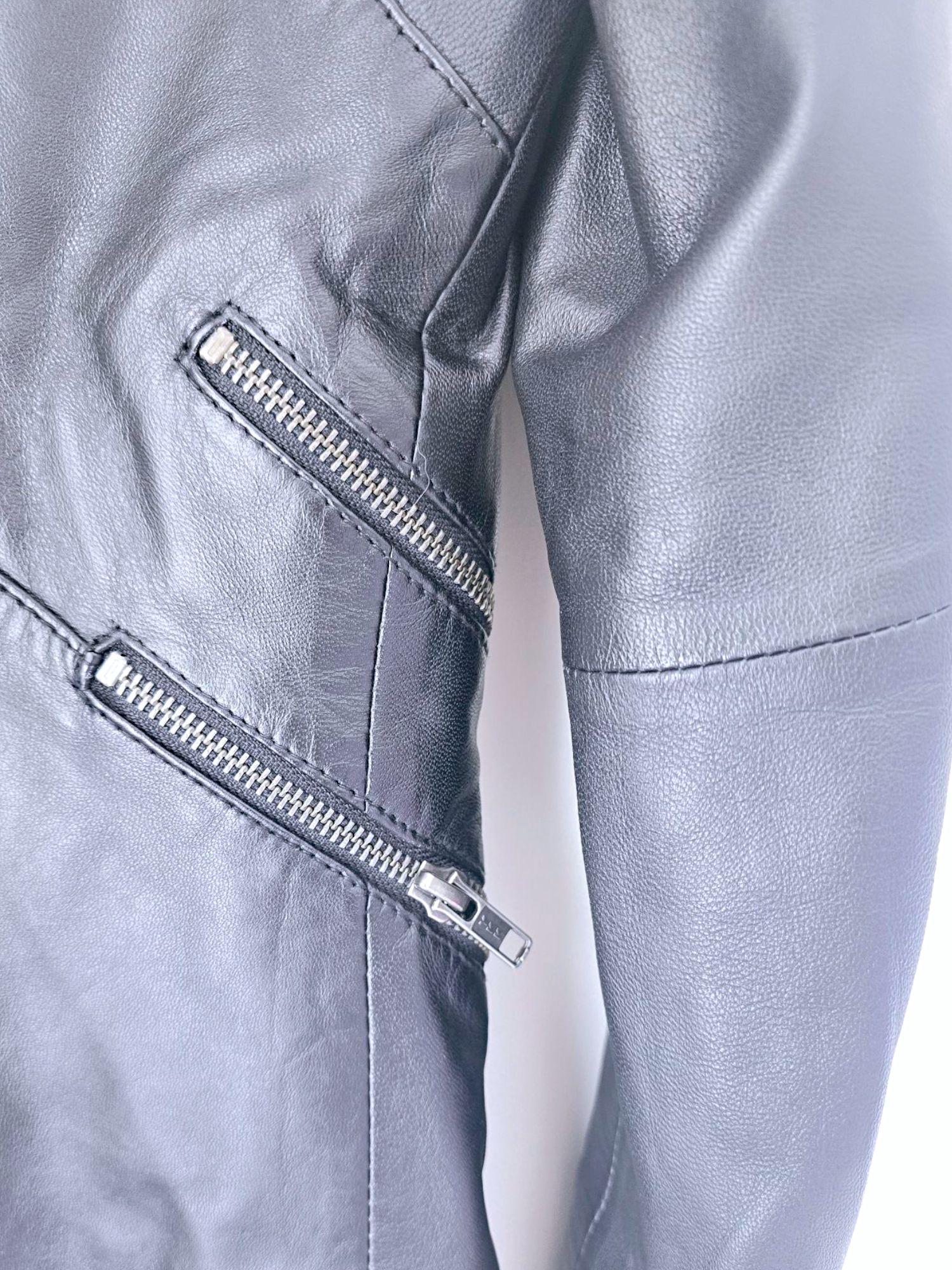 Veste cuir + T-shirt