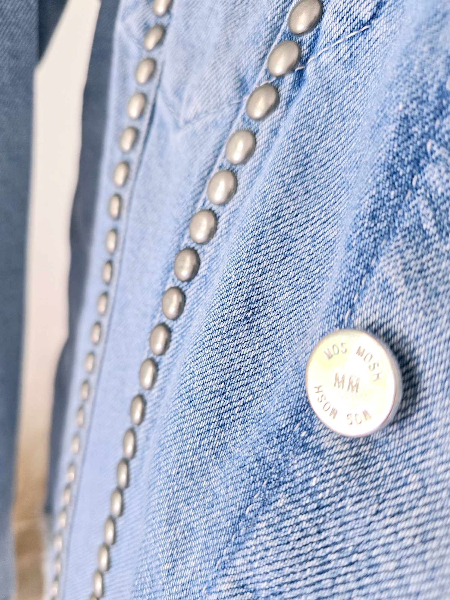 Veste denim cloutés