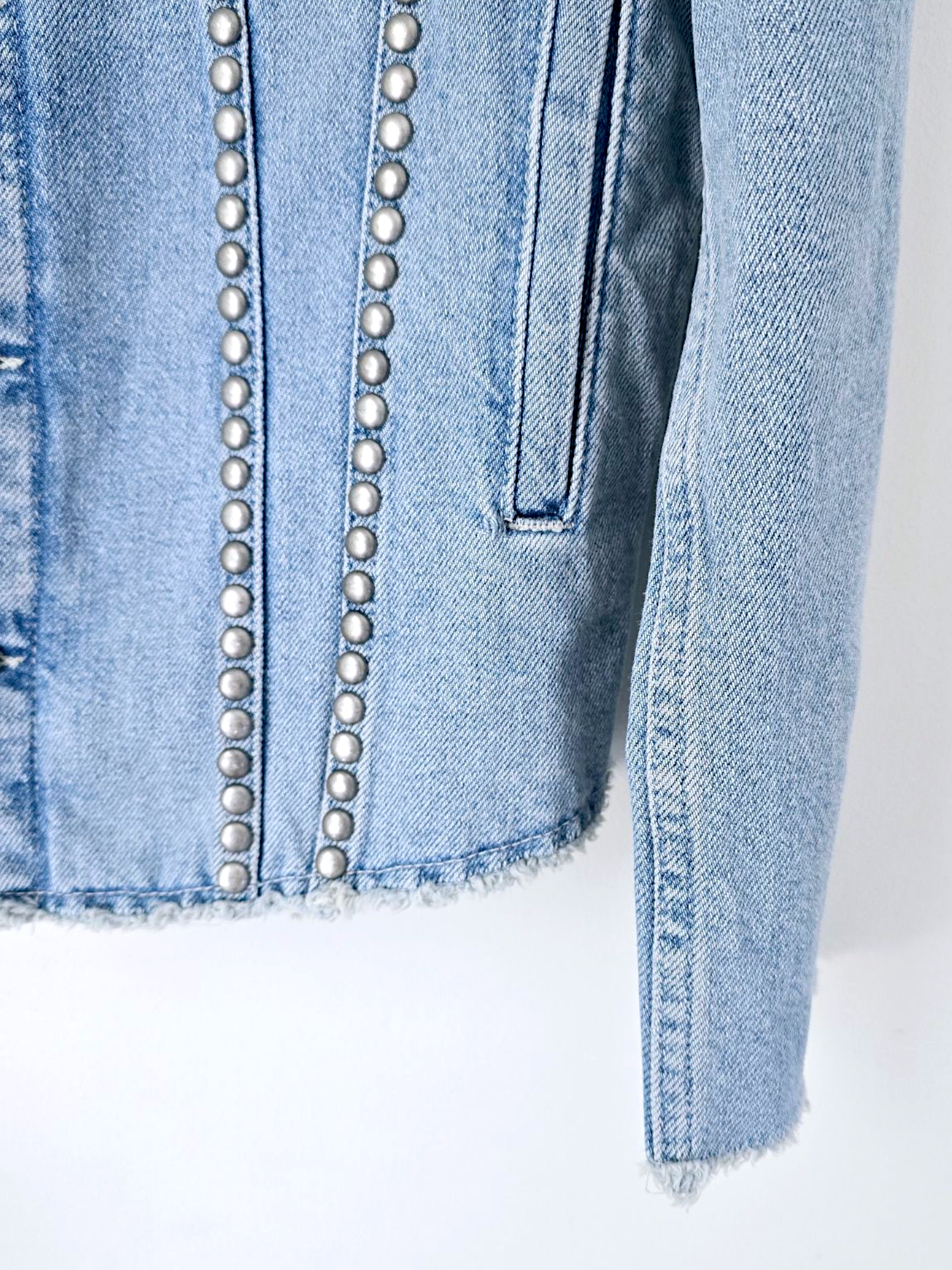 Veste denim cloutés