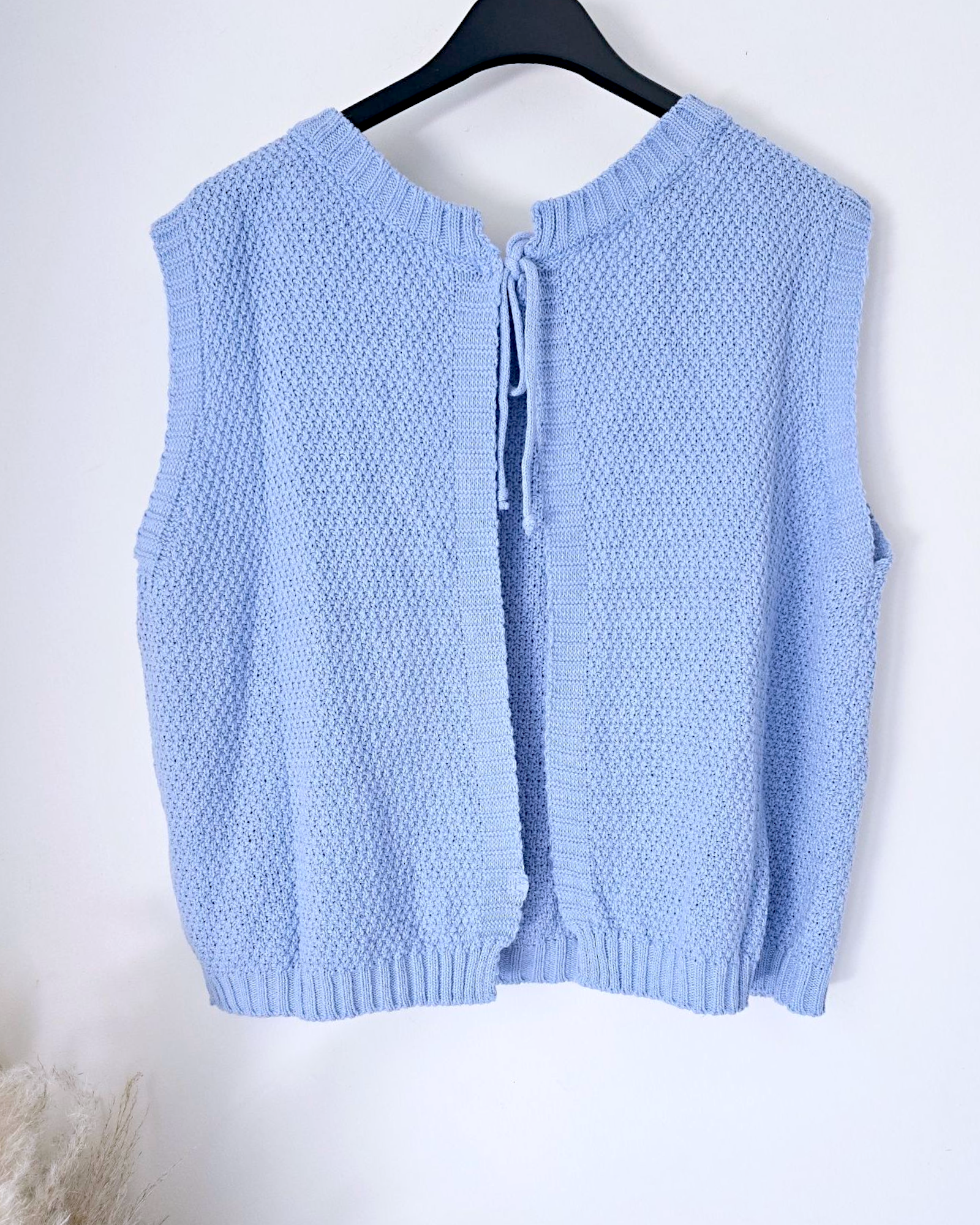 Pull bleu ciel dos nu