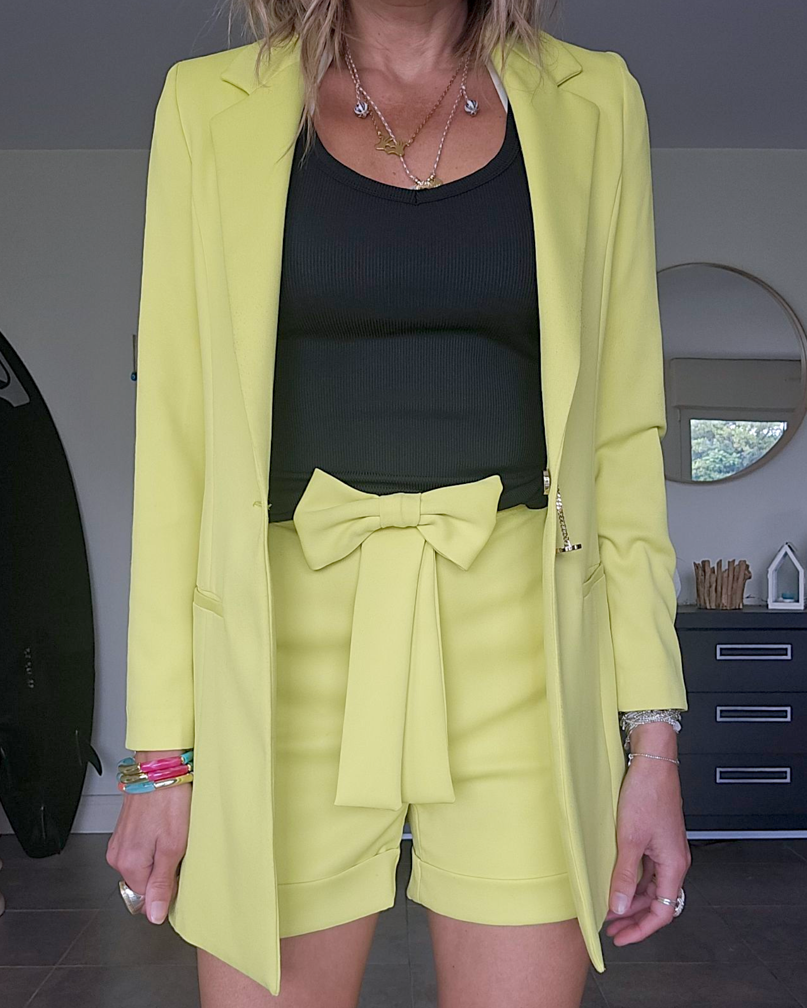 Ensemble short yellow