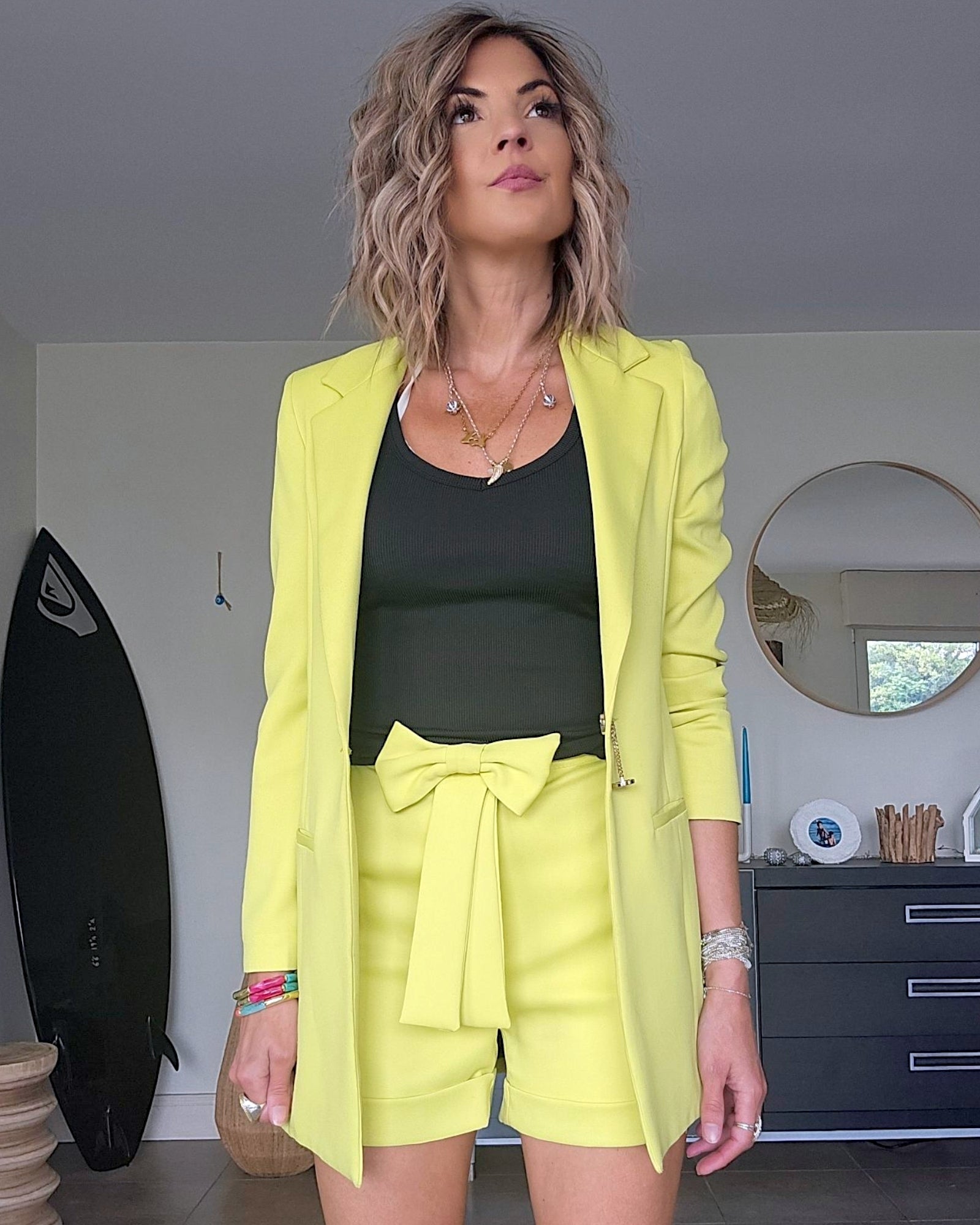 Ensemble short yellow