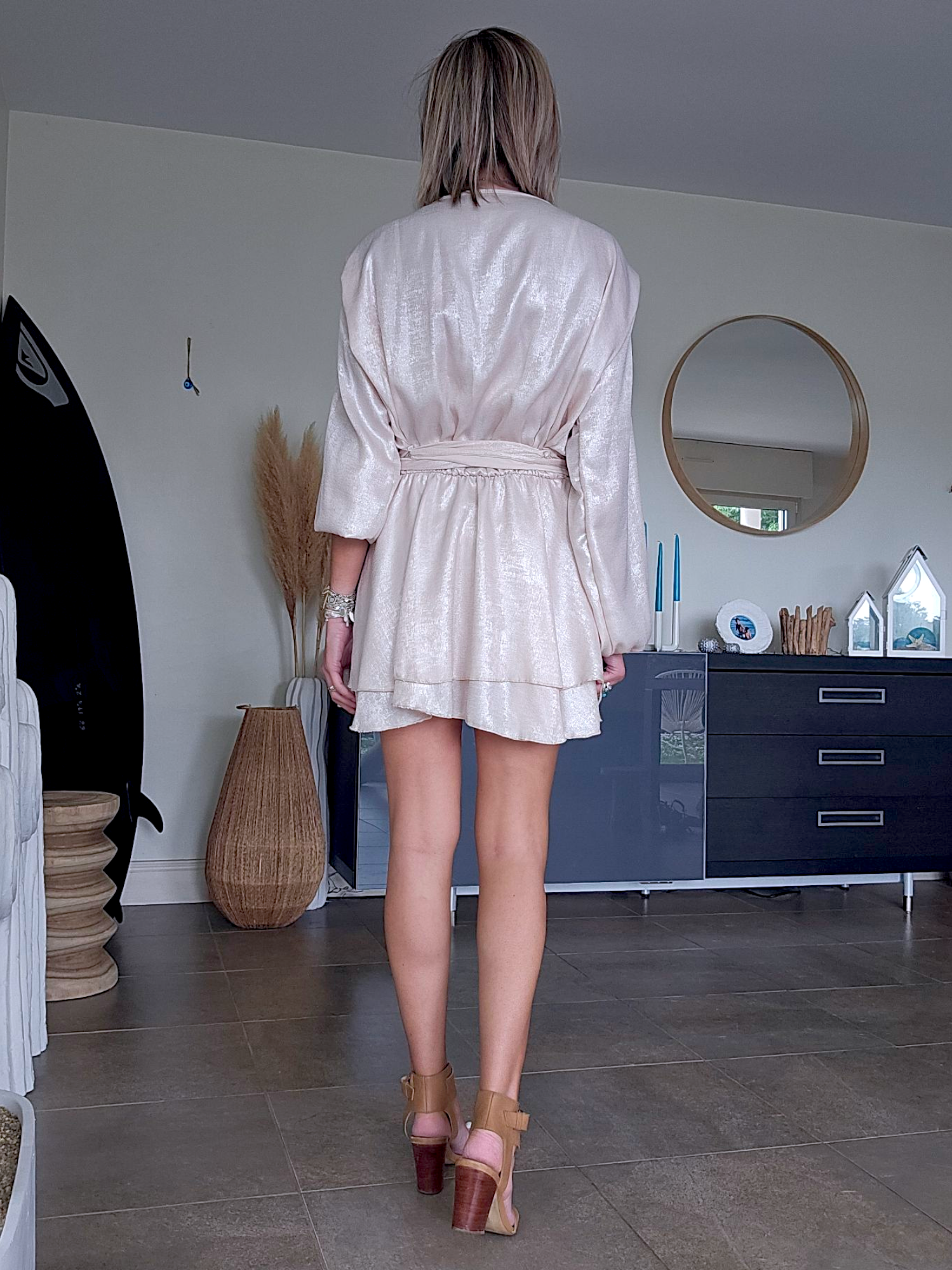 Robe beige et argentée