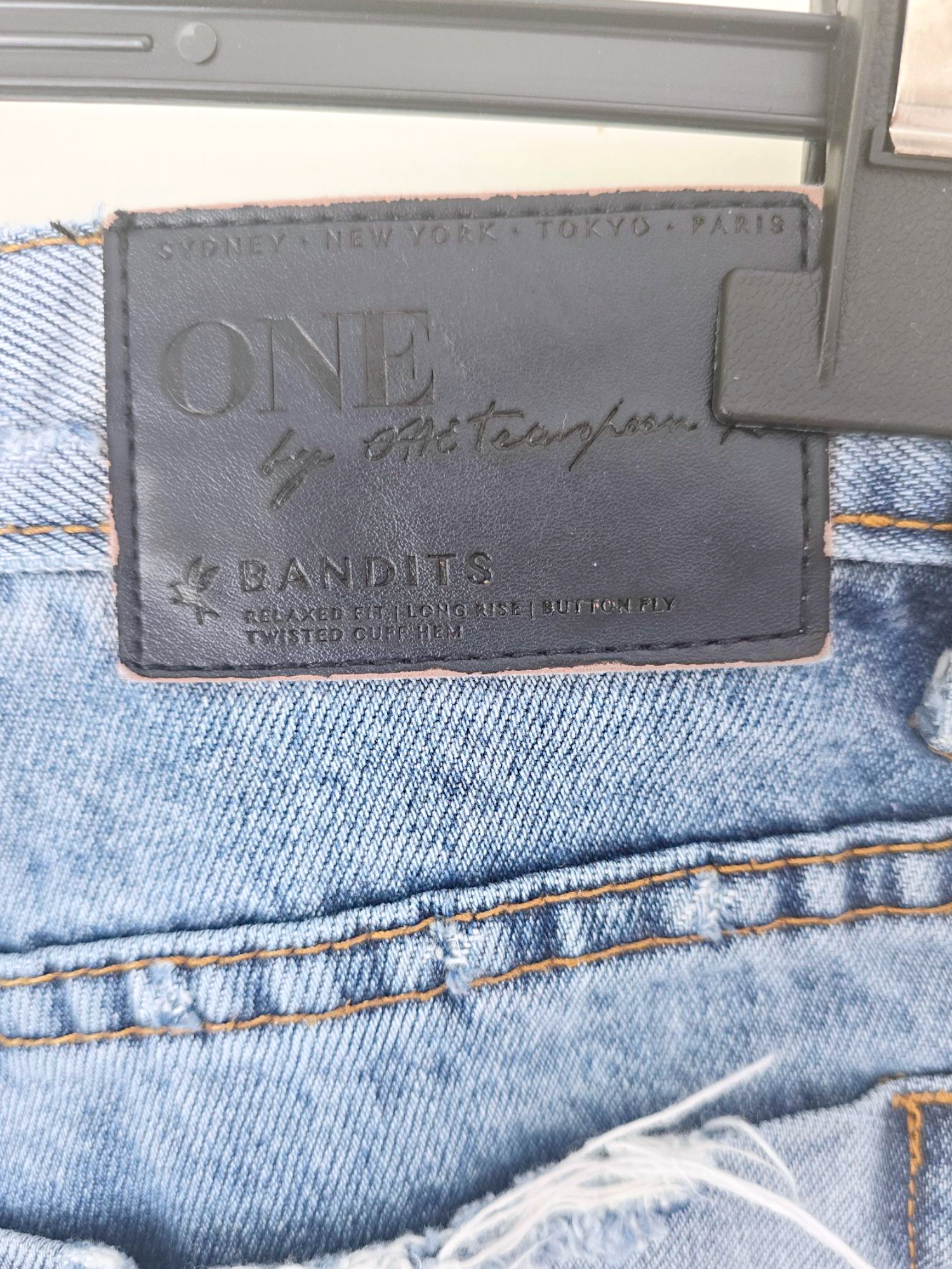 Short destroy en denim