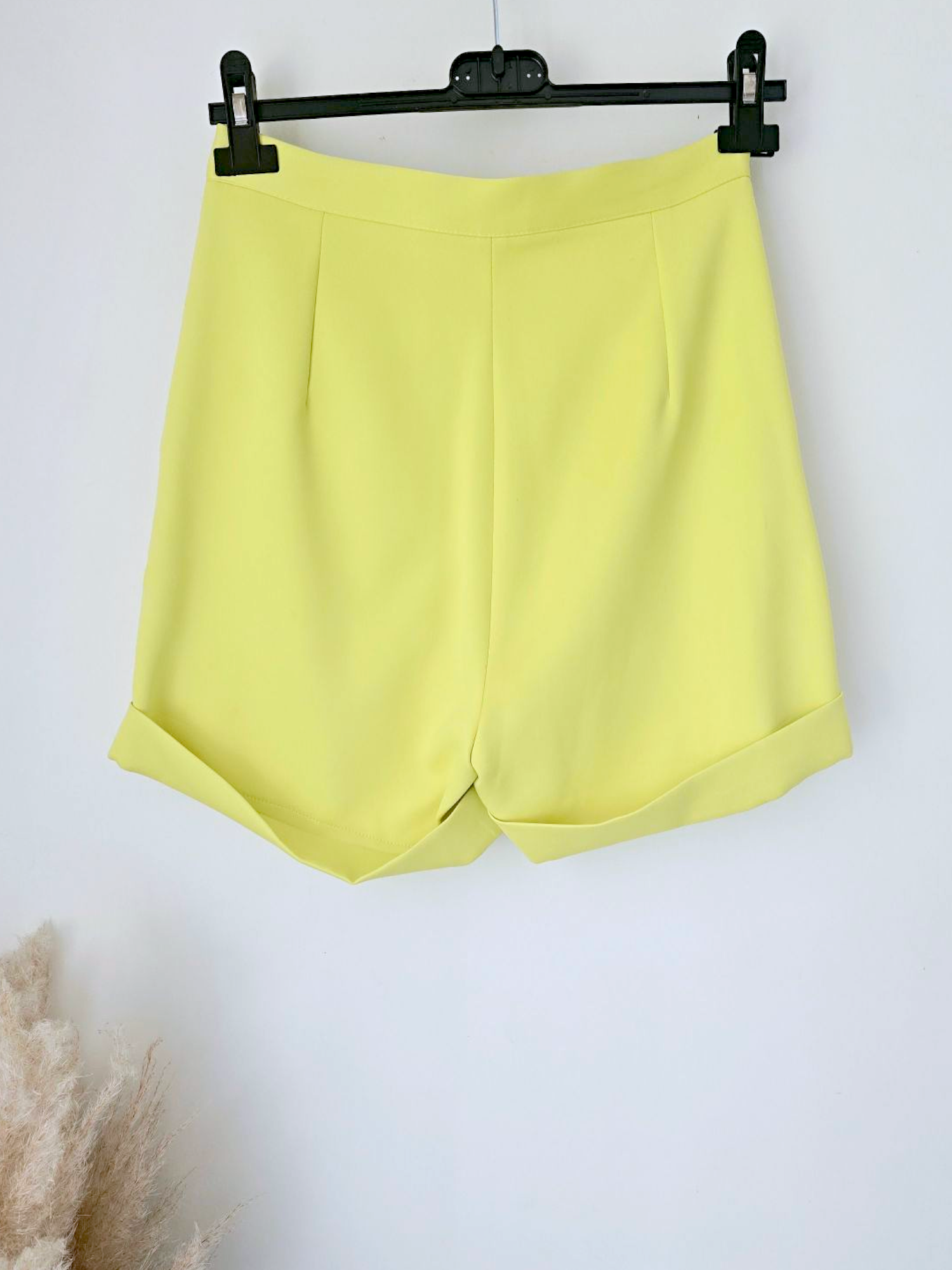 Ensemble short yellow