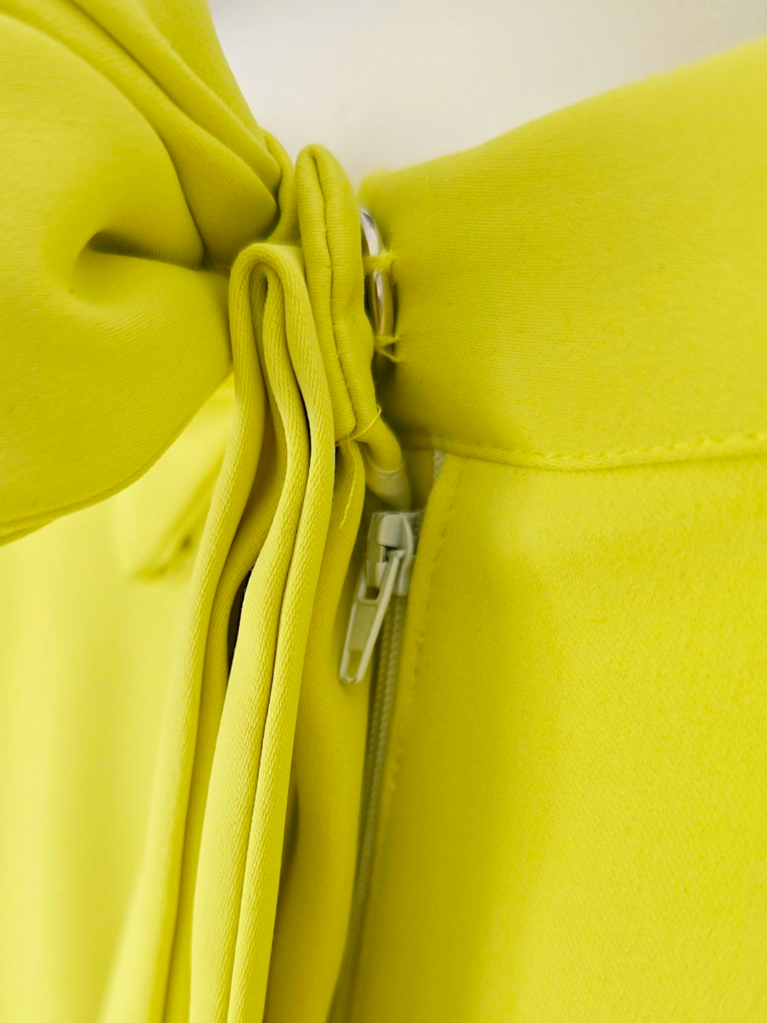 Ensemble short yellow