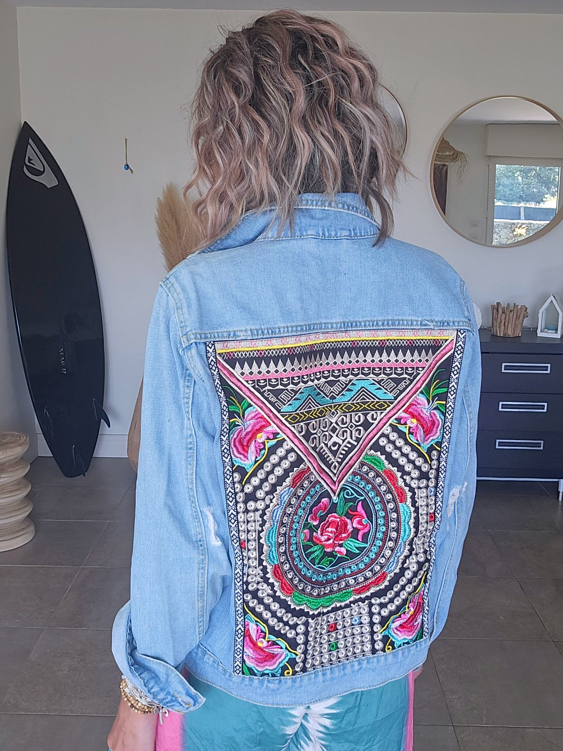 Veste en jean brodée