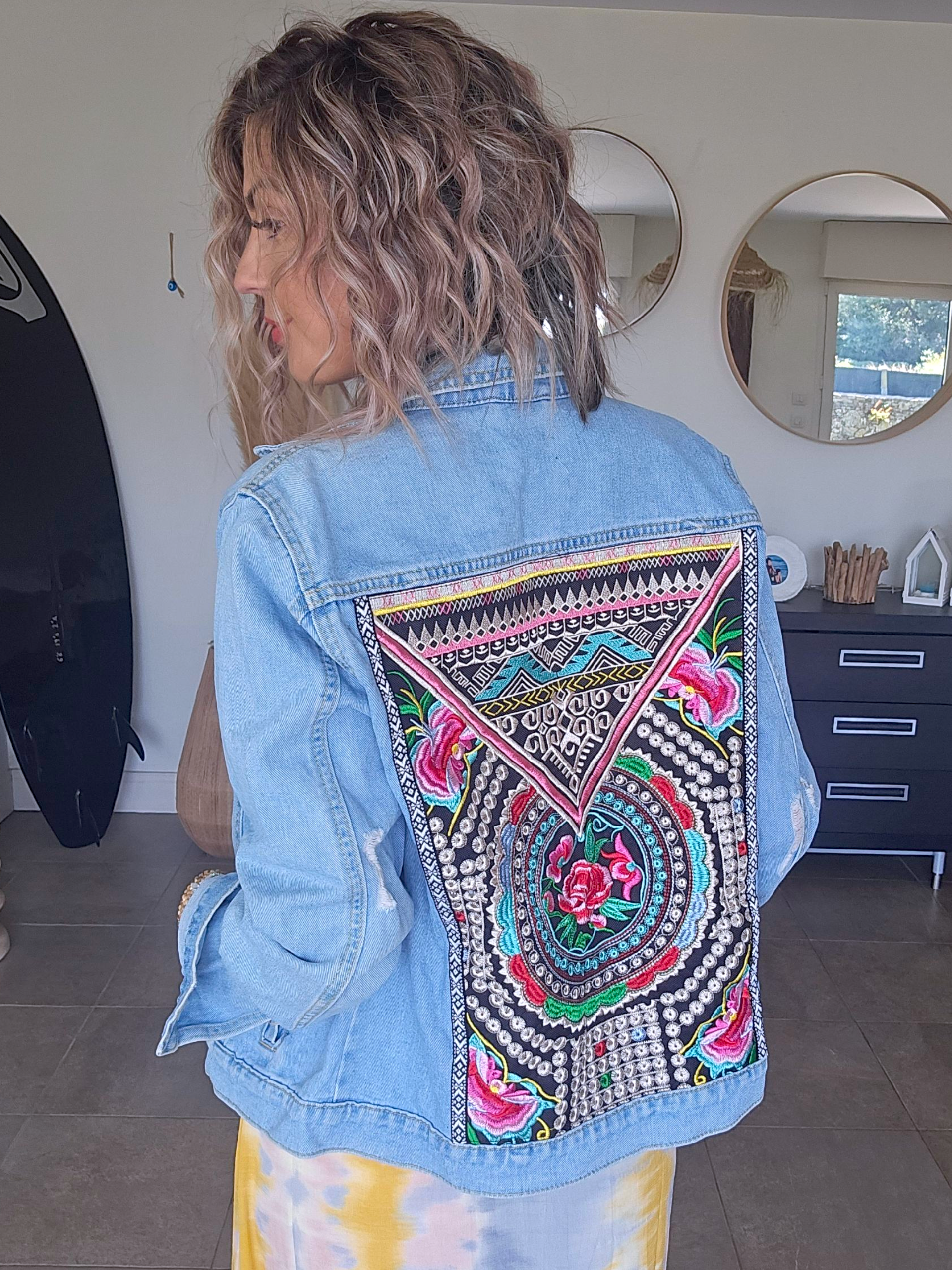 Veste en jean brodée
