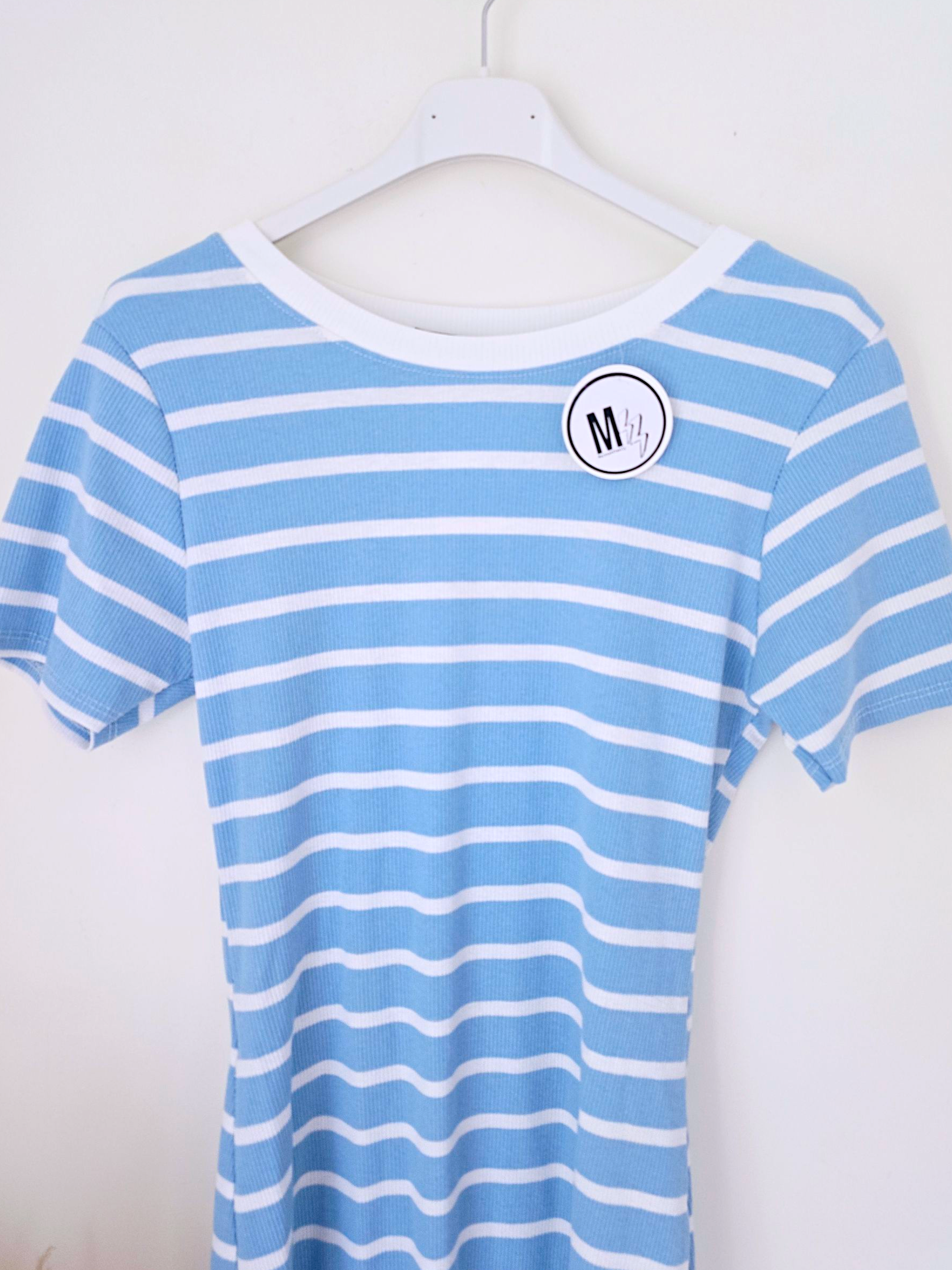 Robe bleue à  rayures