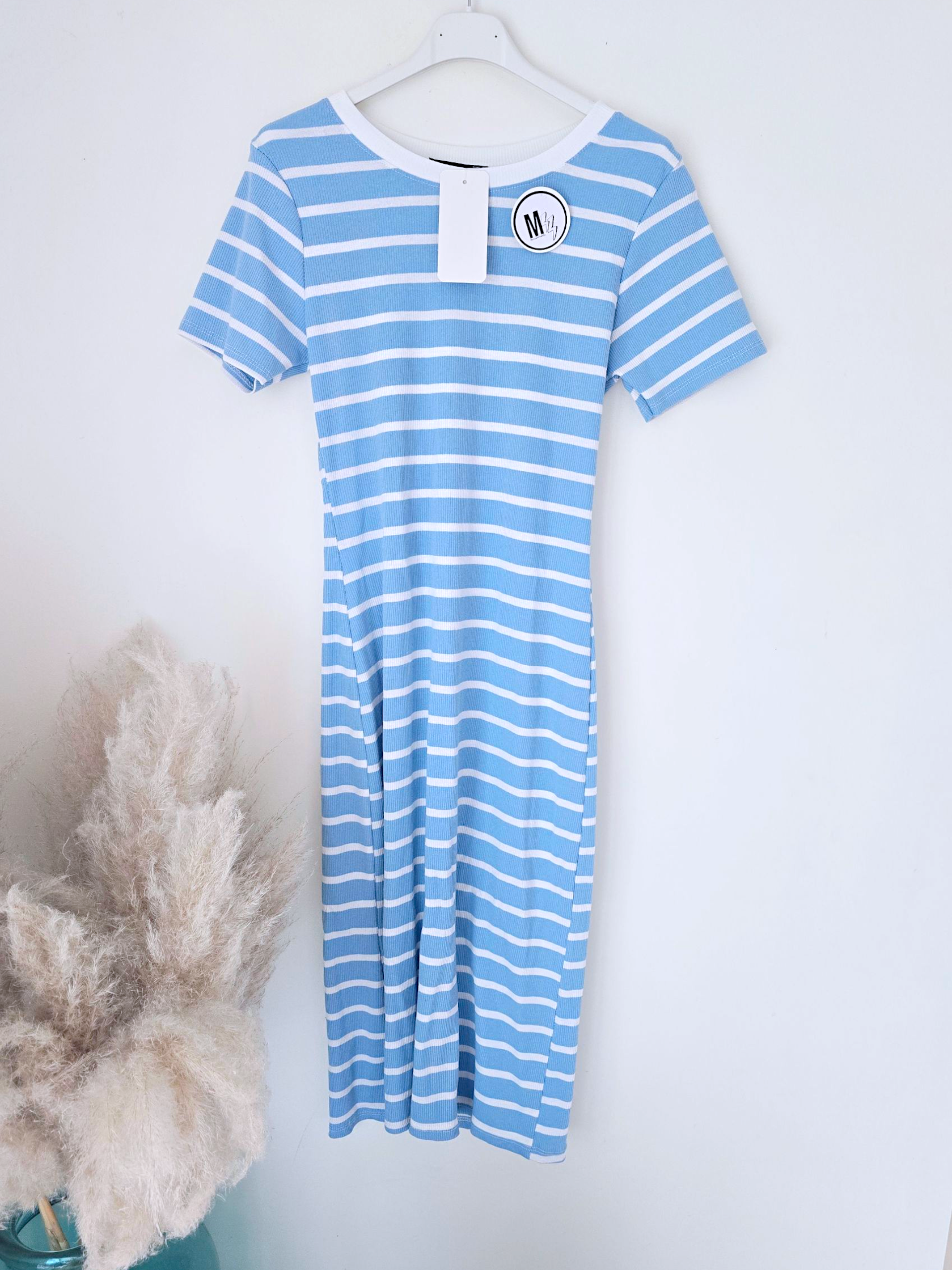 Robe bleue à  rayures
