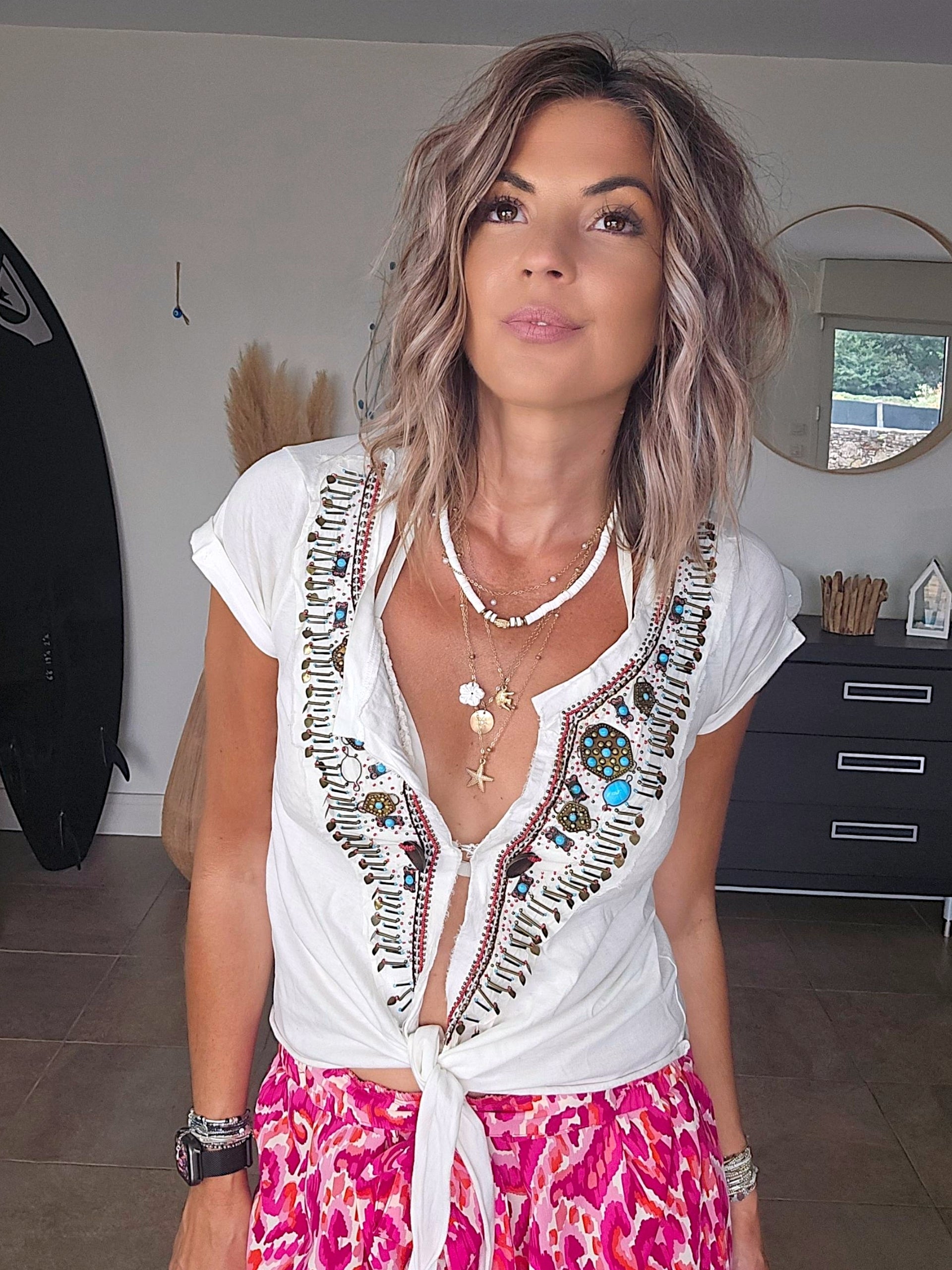 T-shirt hippie à perles