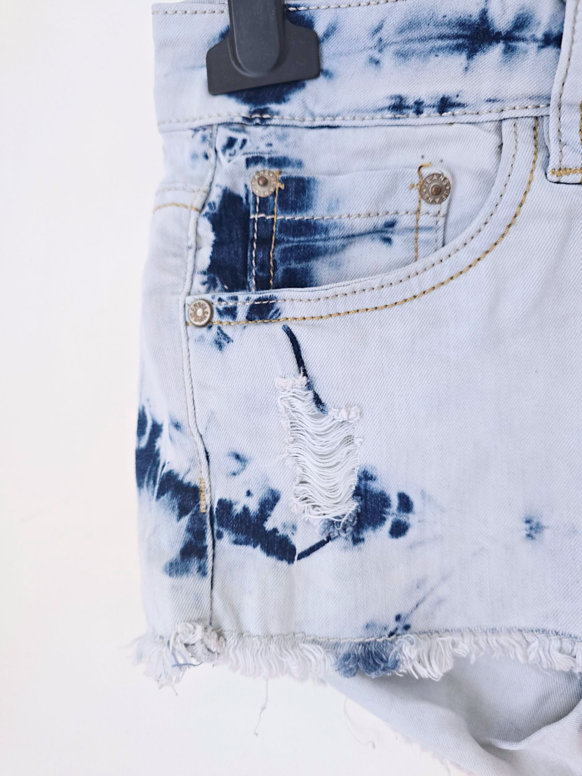 Short tie bleu
