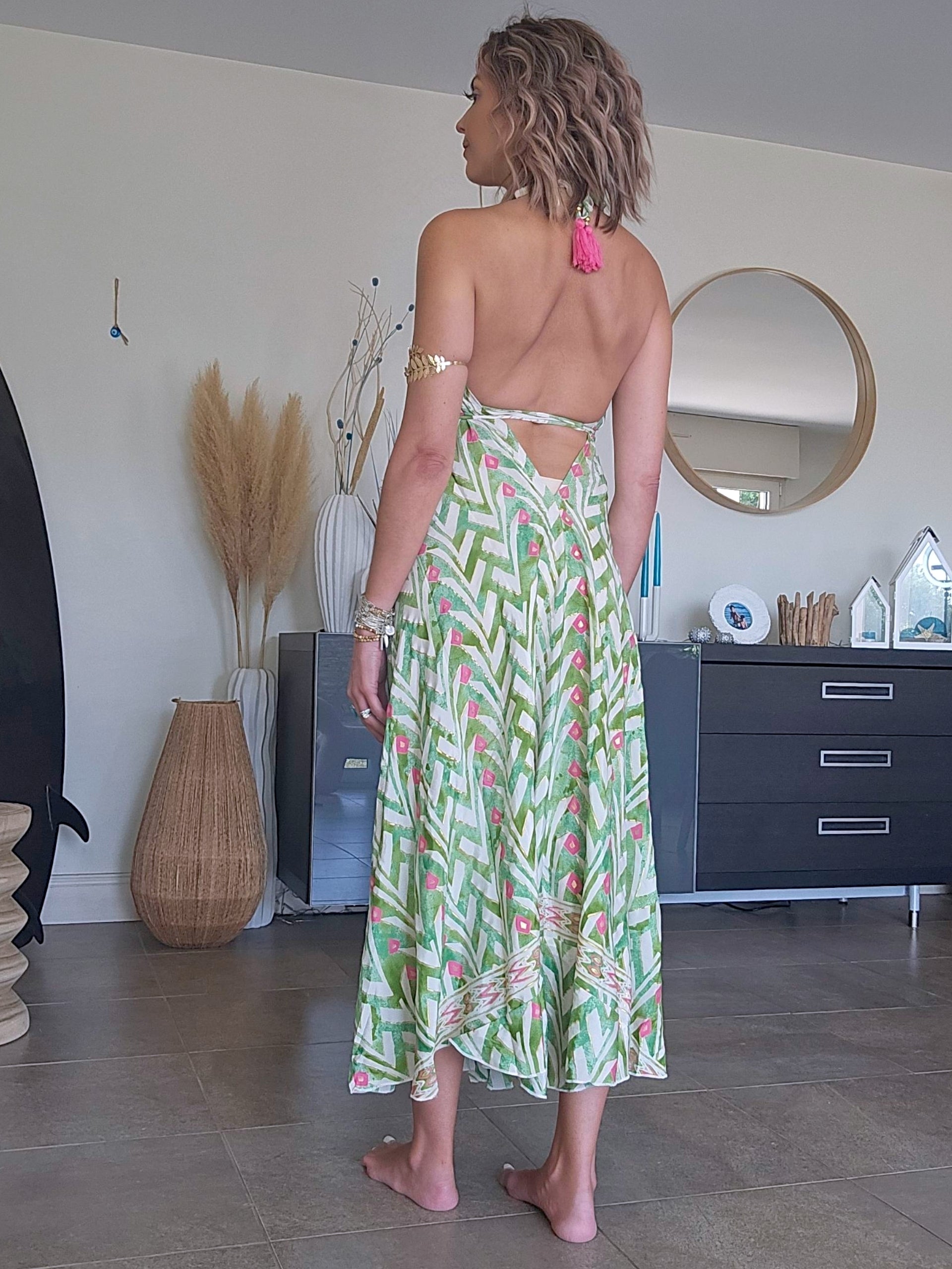 Robe verte dos nu en soie