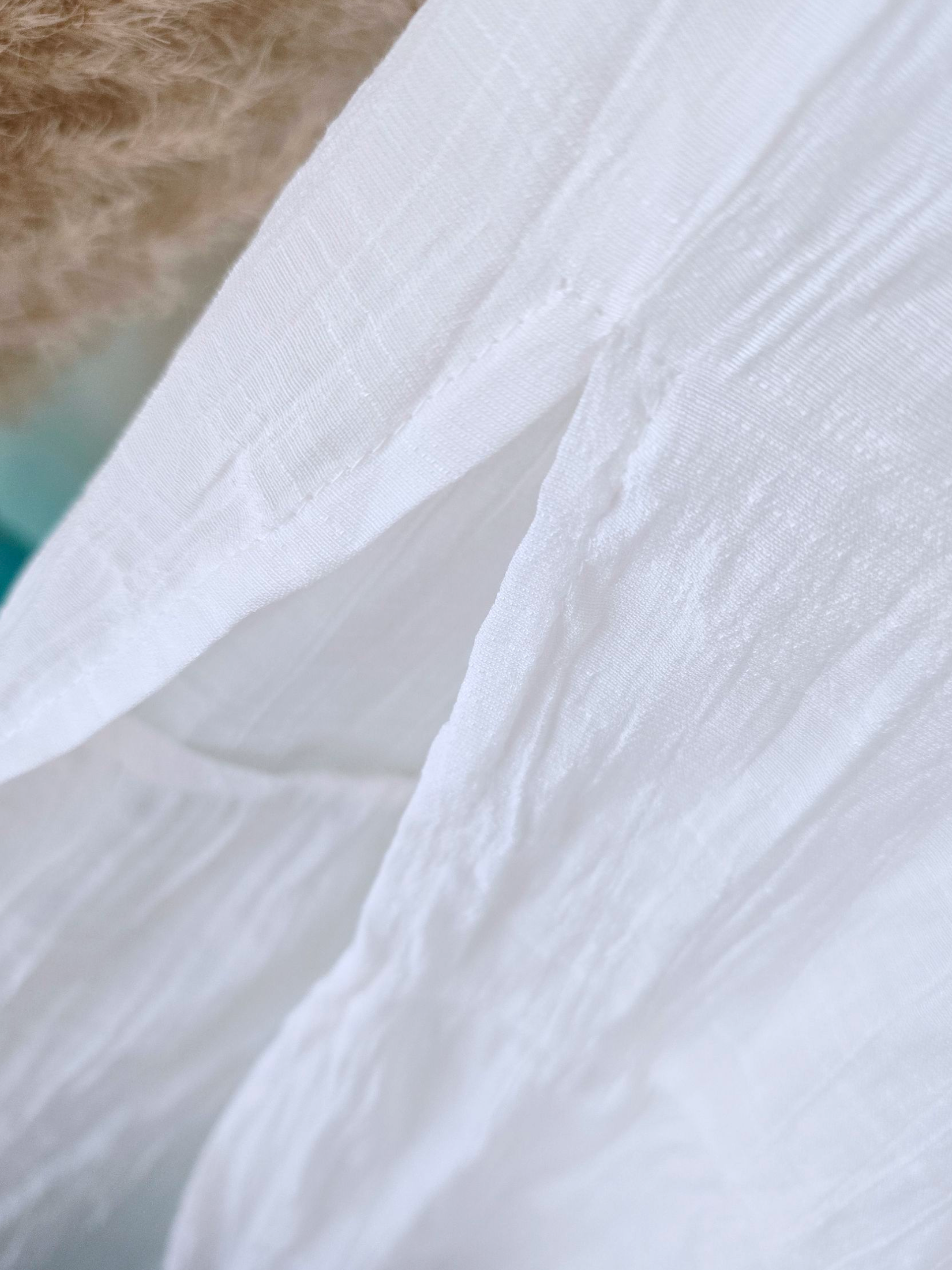 Robe White