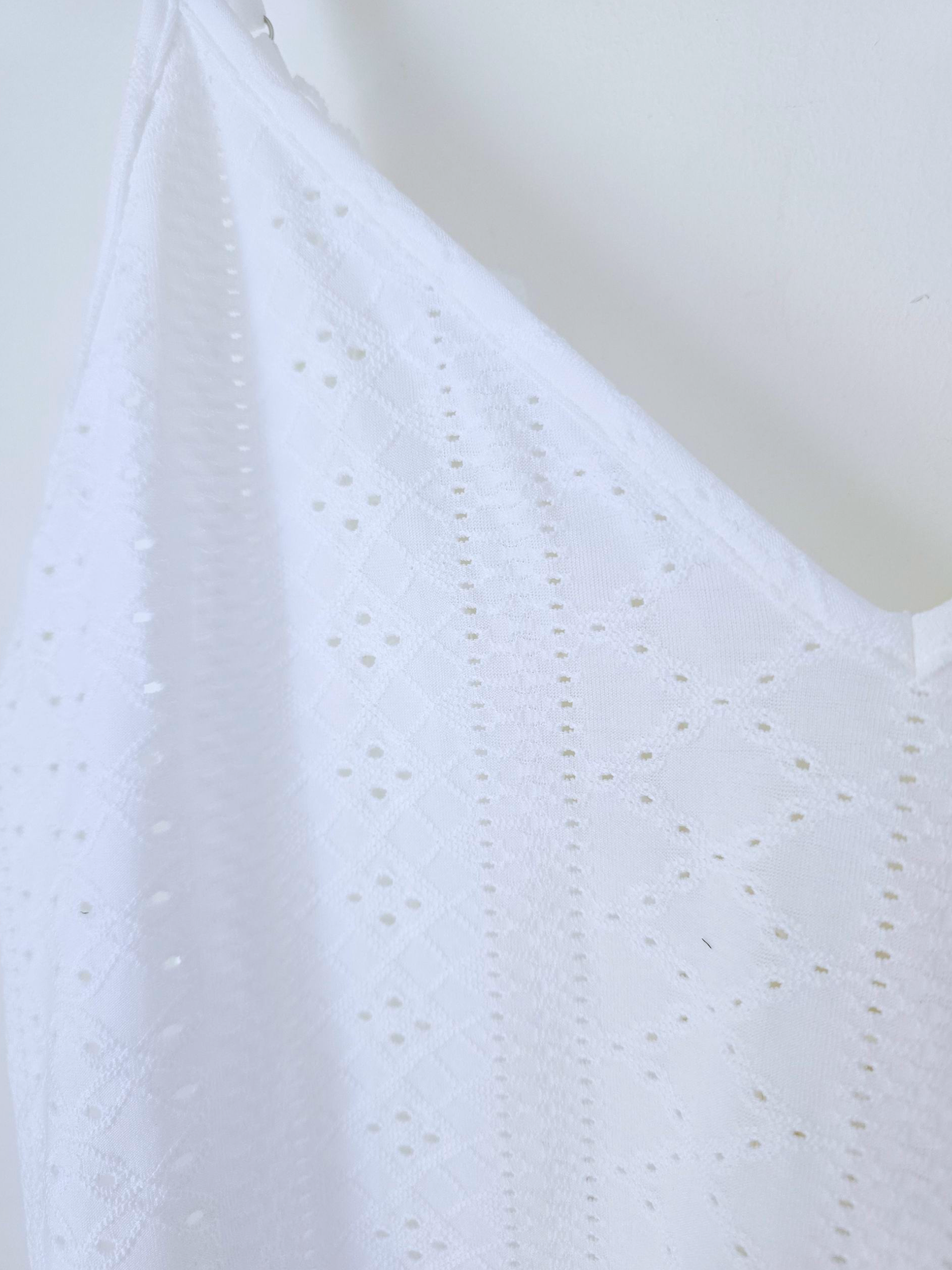 Débardeur broderie anglaise