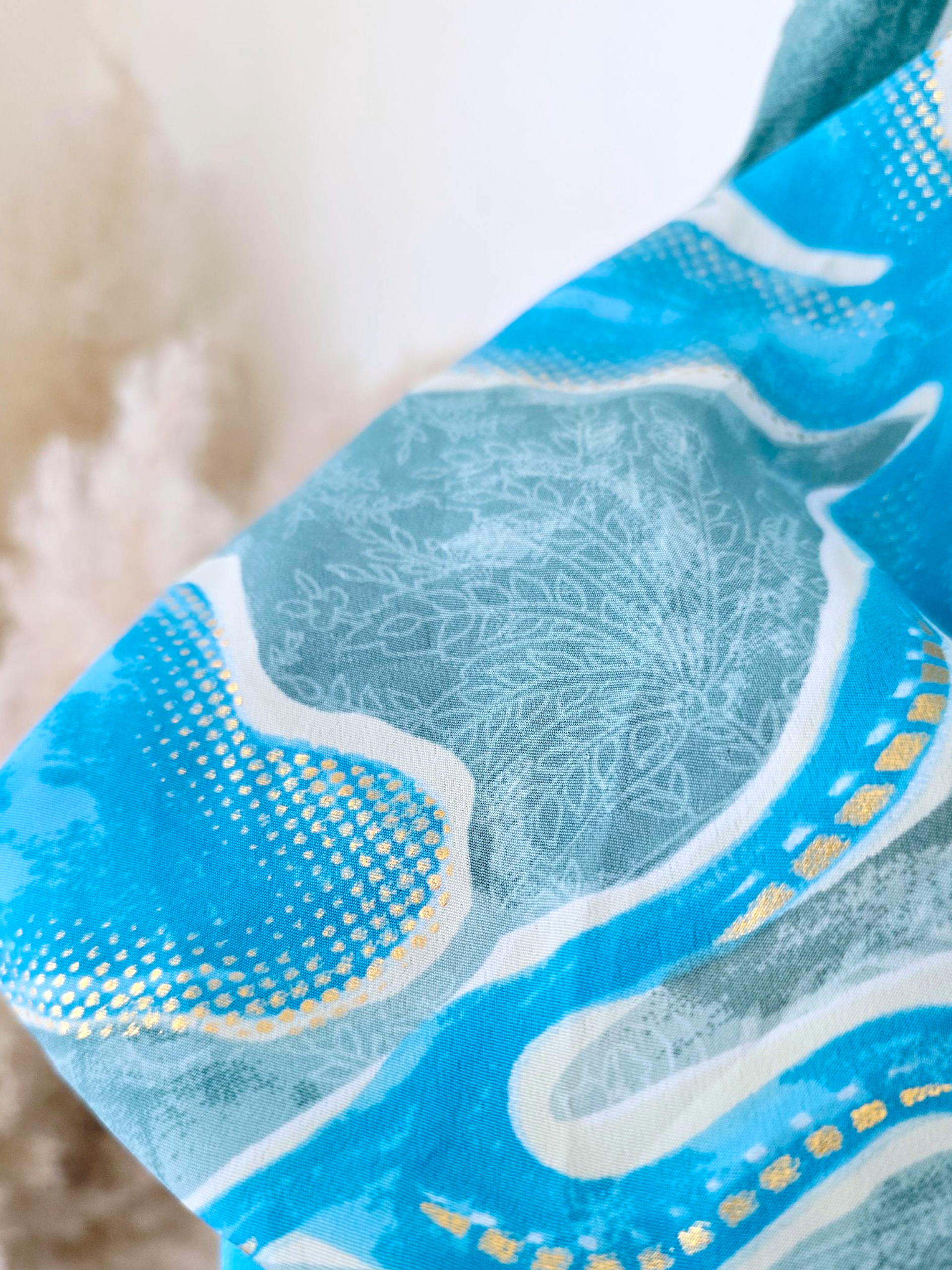 Robe bleue dos nu en soie