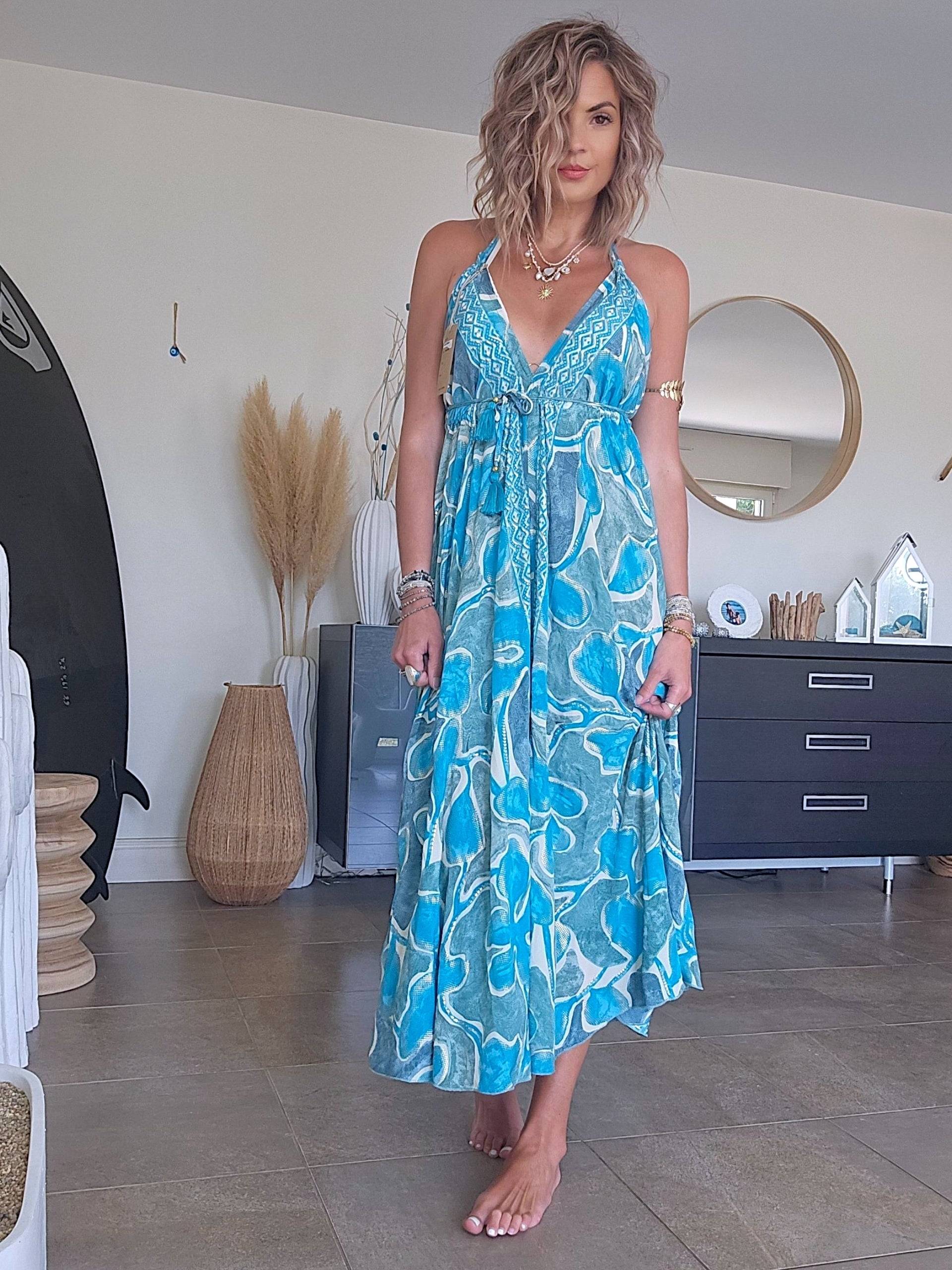 Robe bleue dos nu en soie