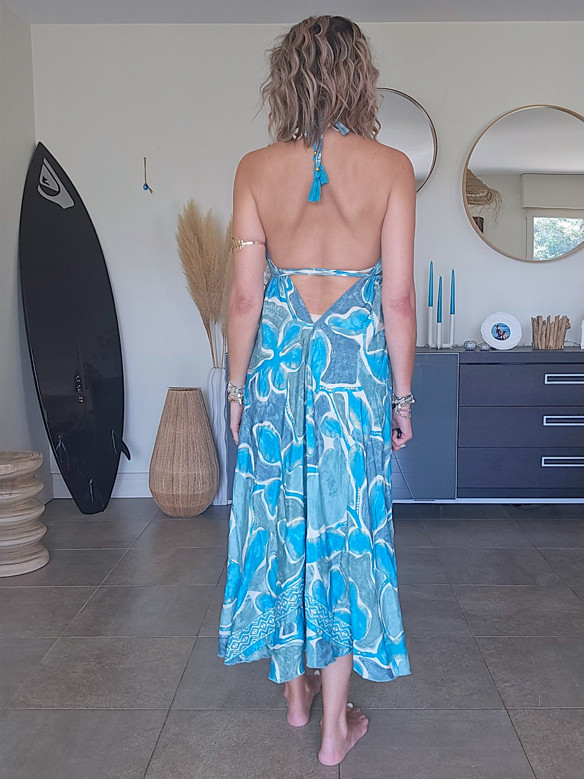 Robe bleue dos nu en soie