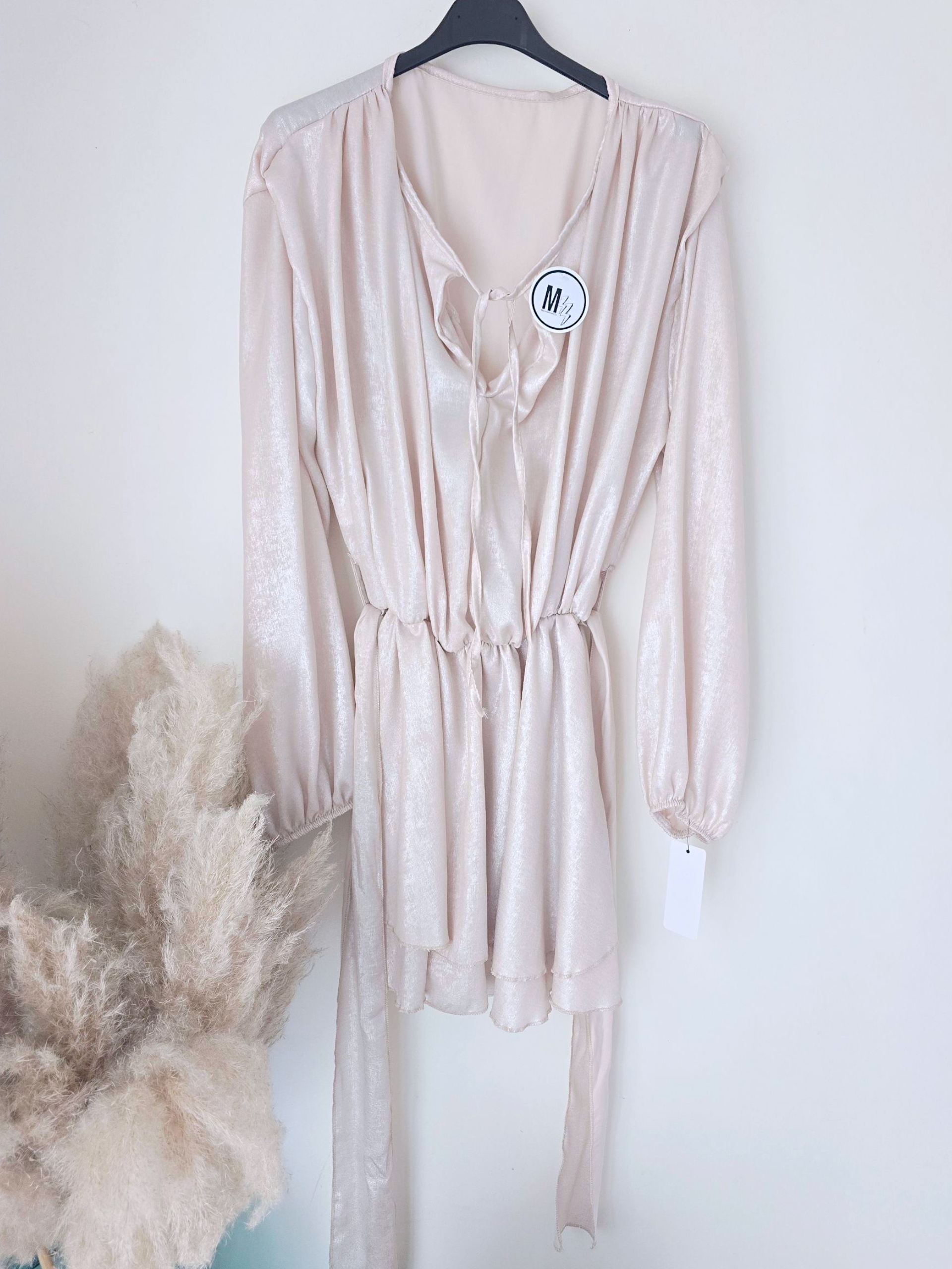 Robe beige et argentée