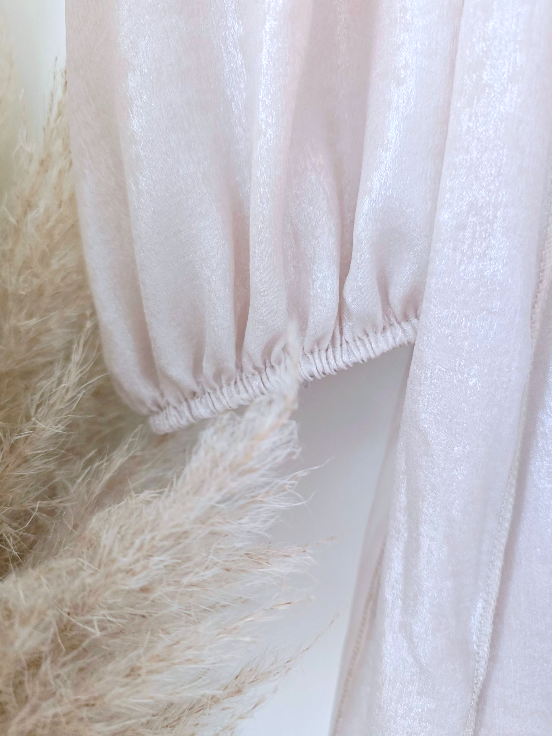 Robe beige et argentée