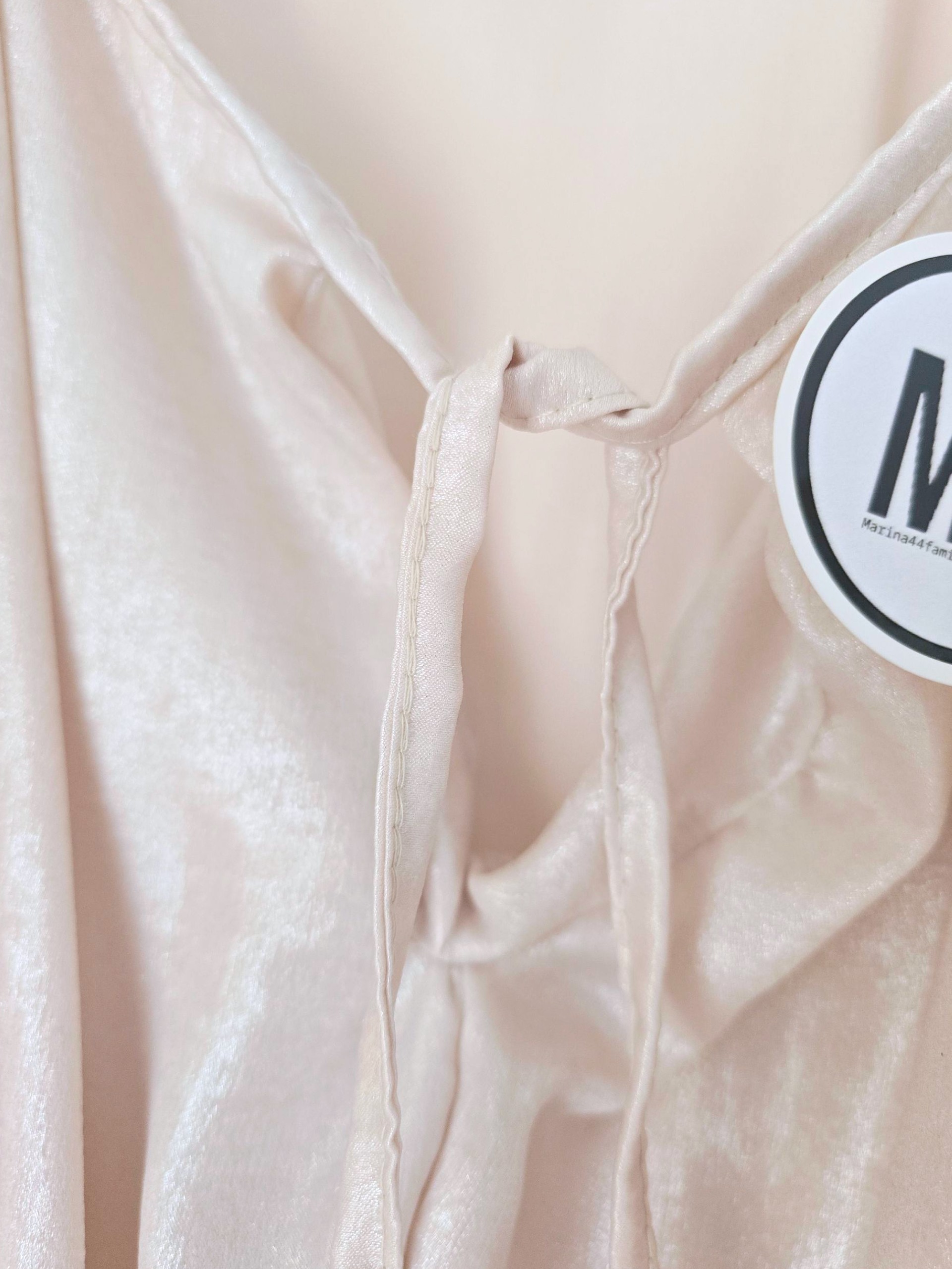 Robe beige et argentée