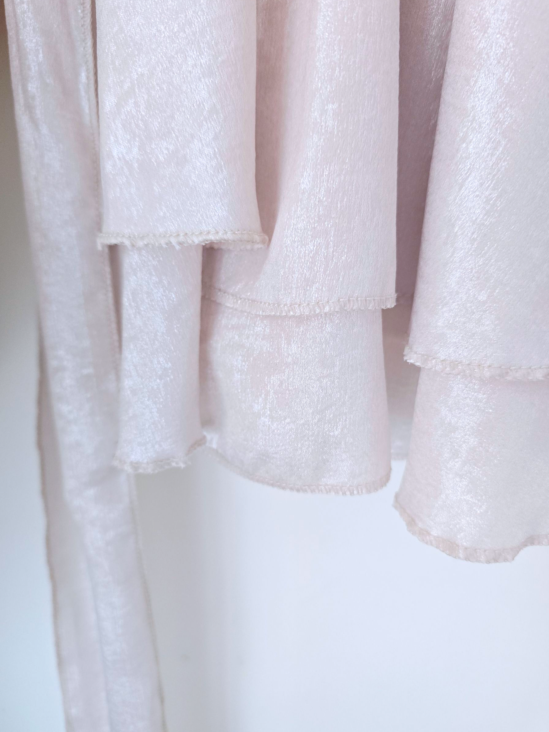 Robe beige et argentée