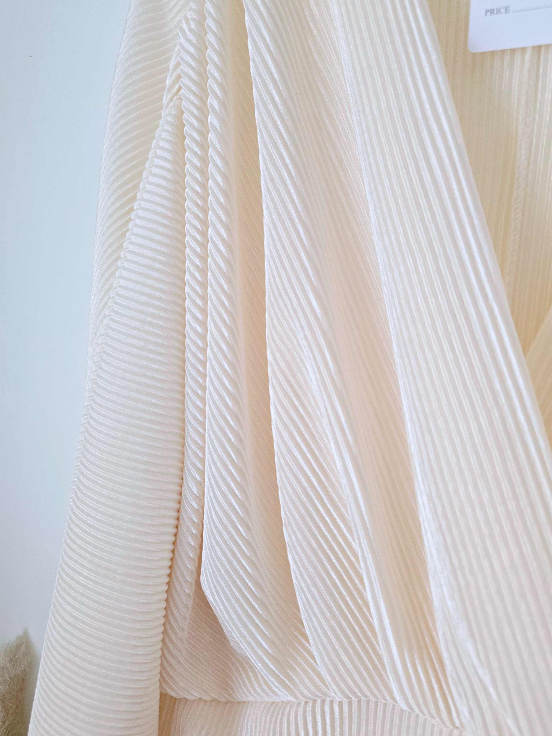Robe irisée écrue