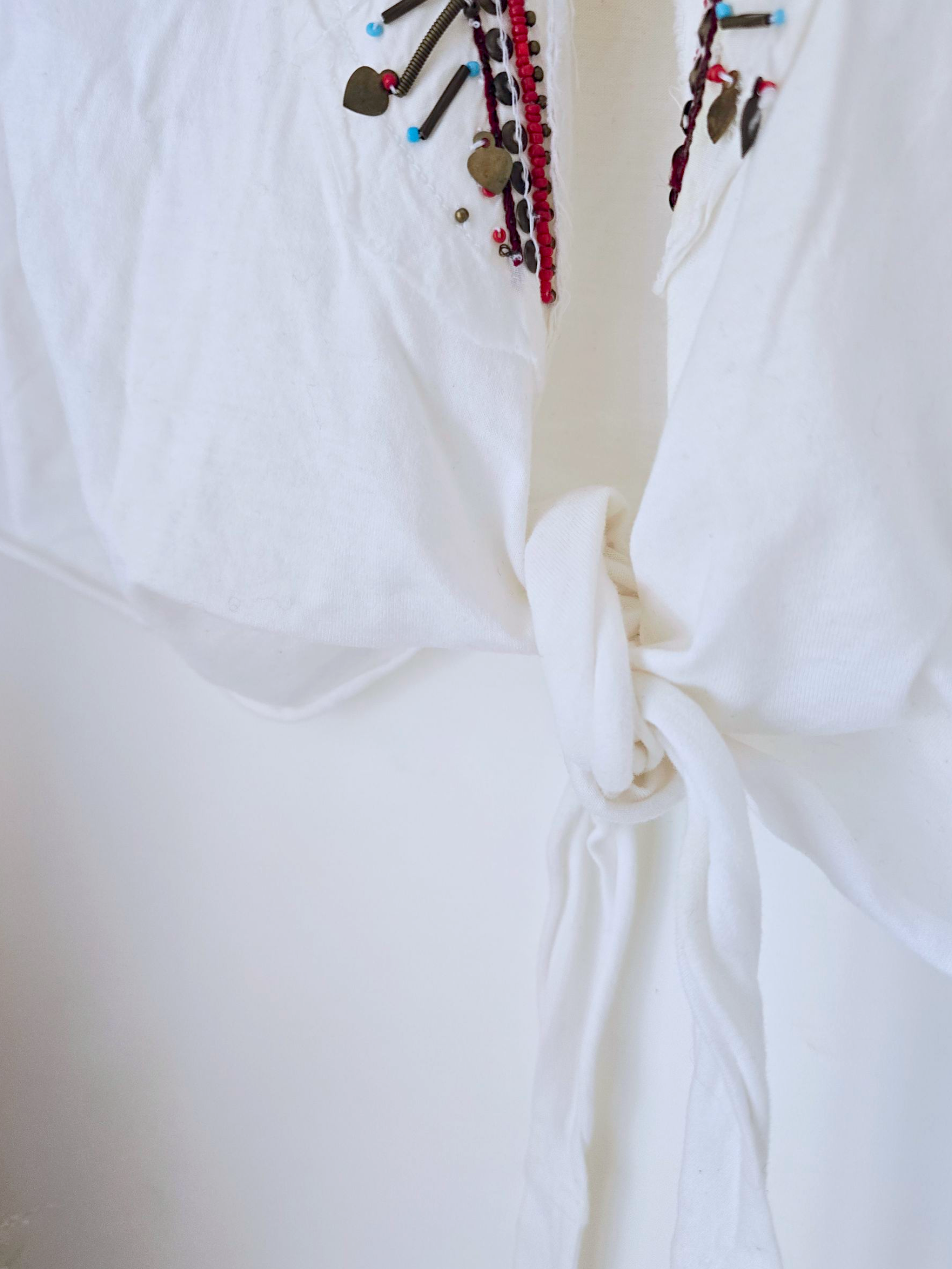 T-shirt hippie à perles