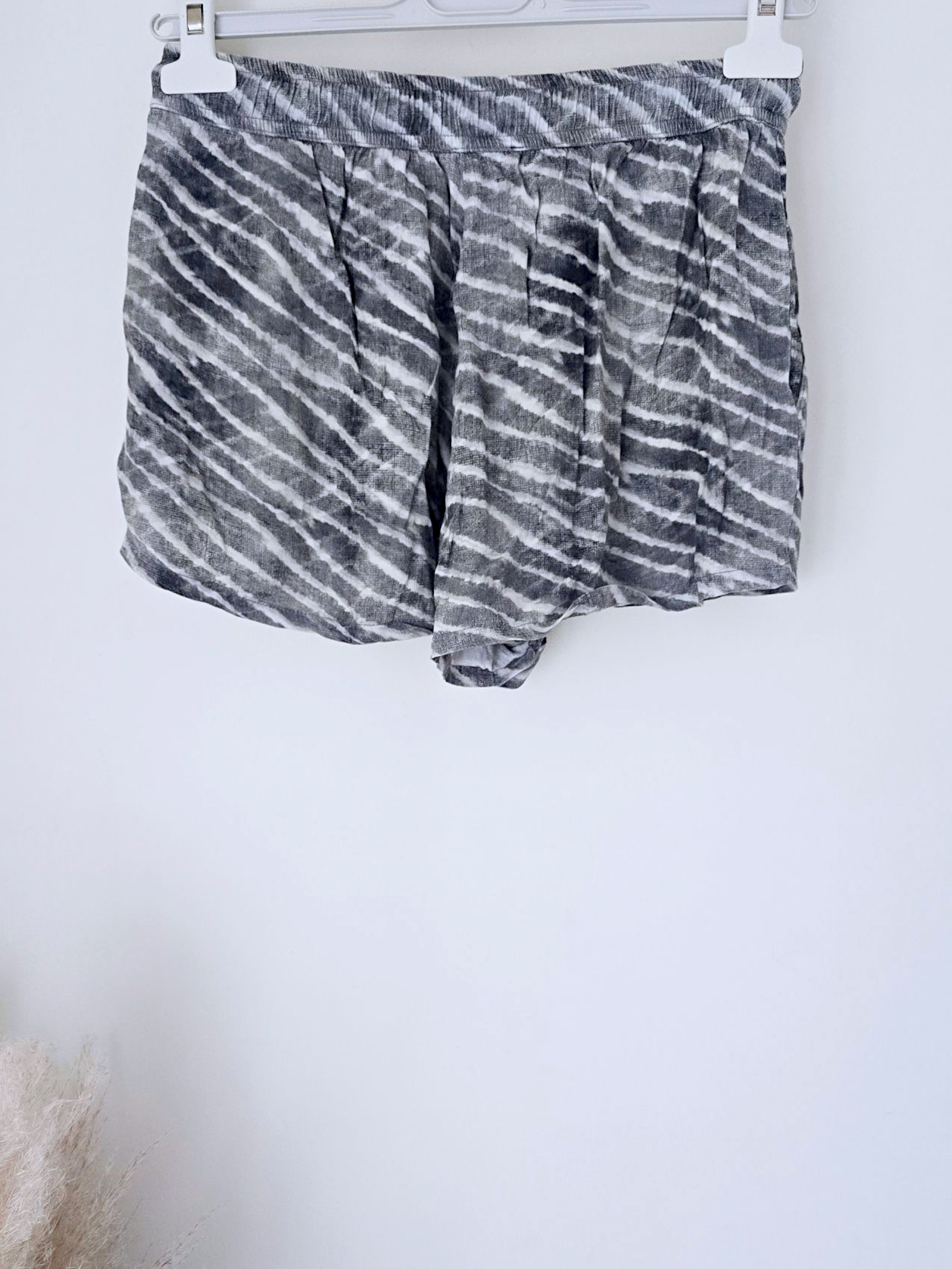 Short casual souple