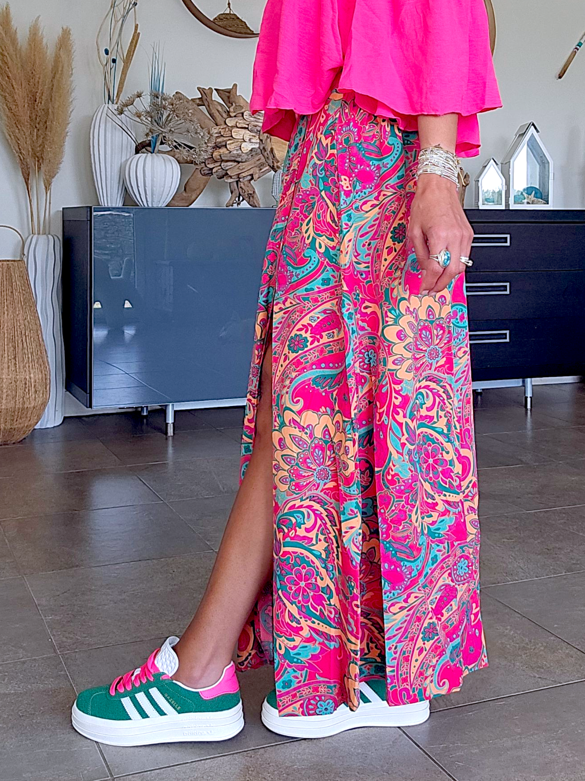 Jupe fuchsia fendue