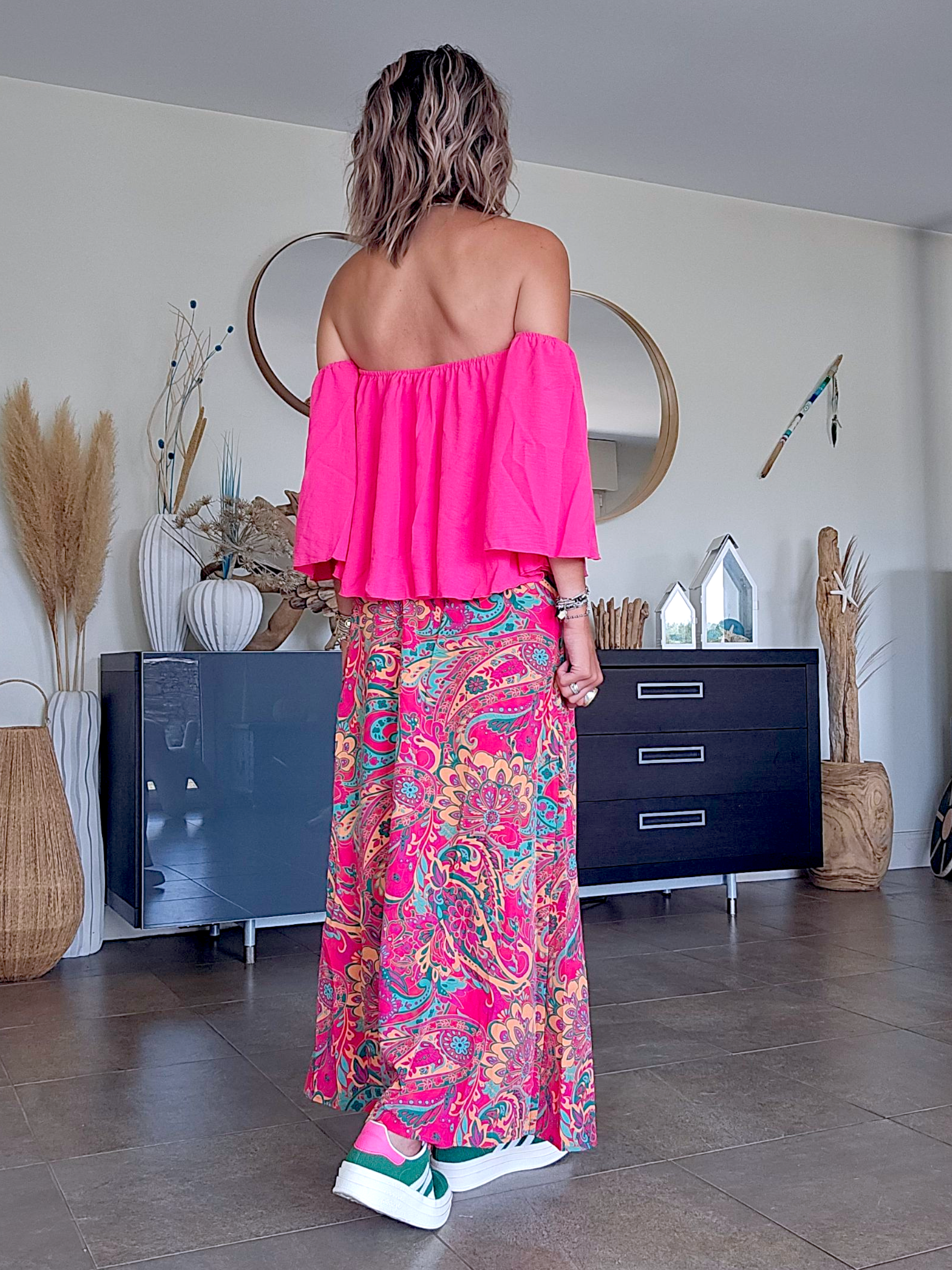 Jupe fuchsia fendue