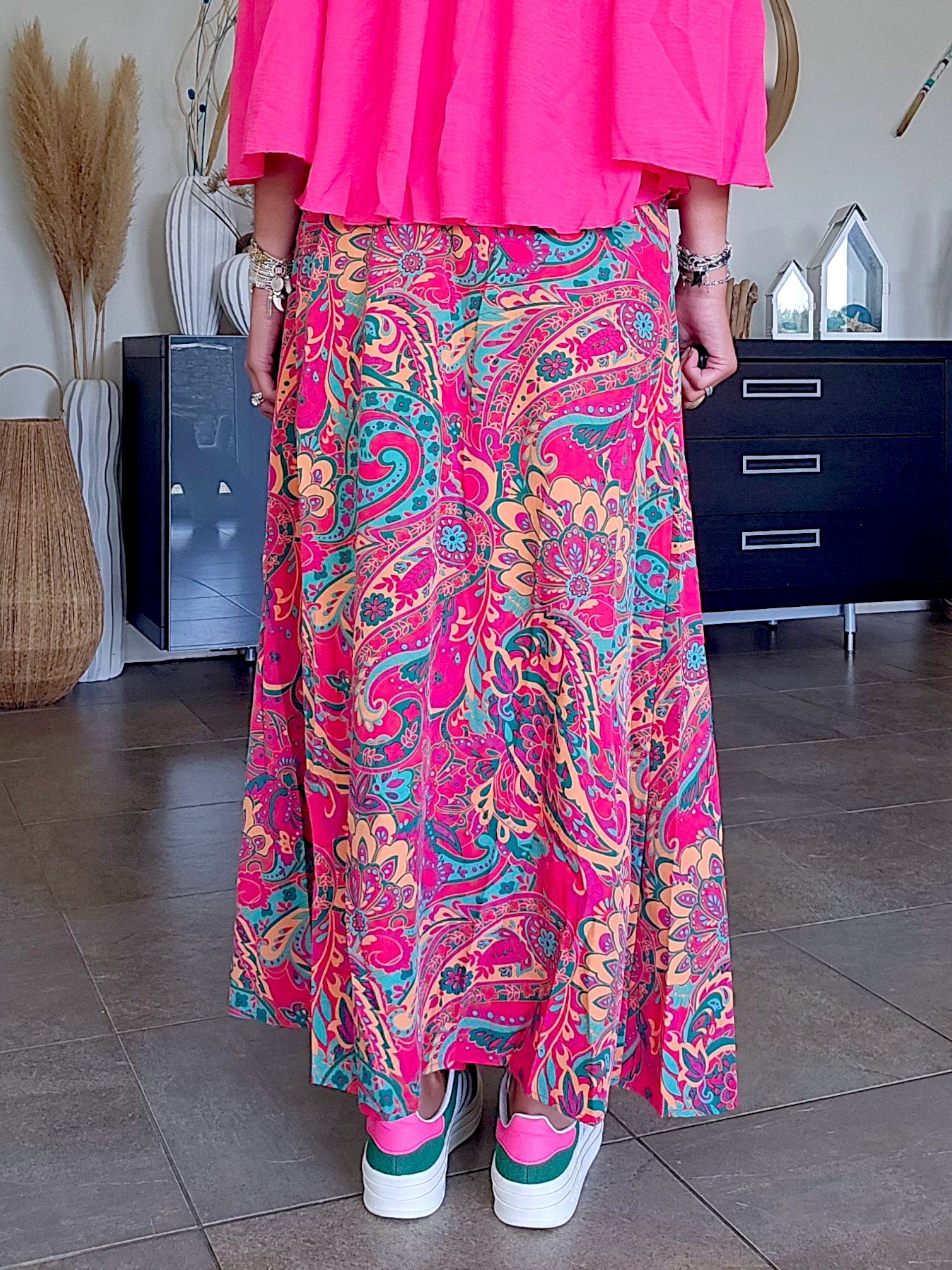 Jupe fuchsia fendue
