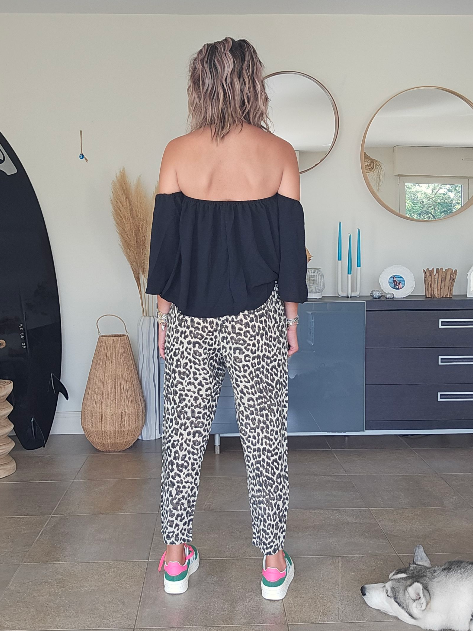Blouse noire épaules dénudées