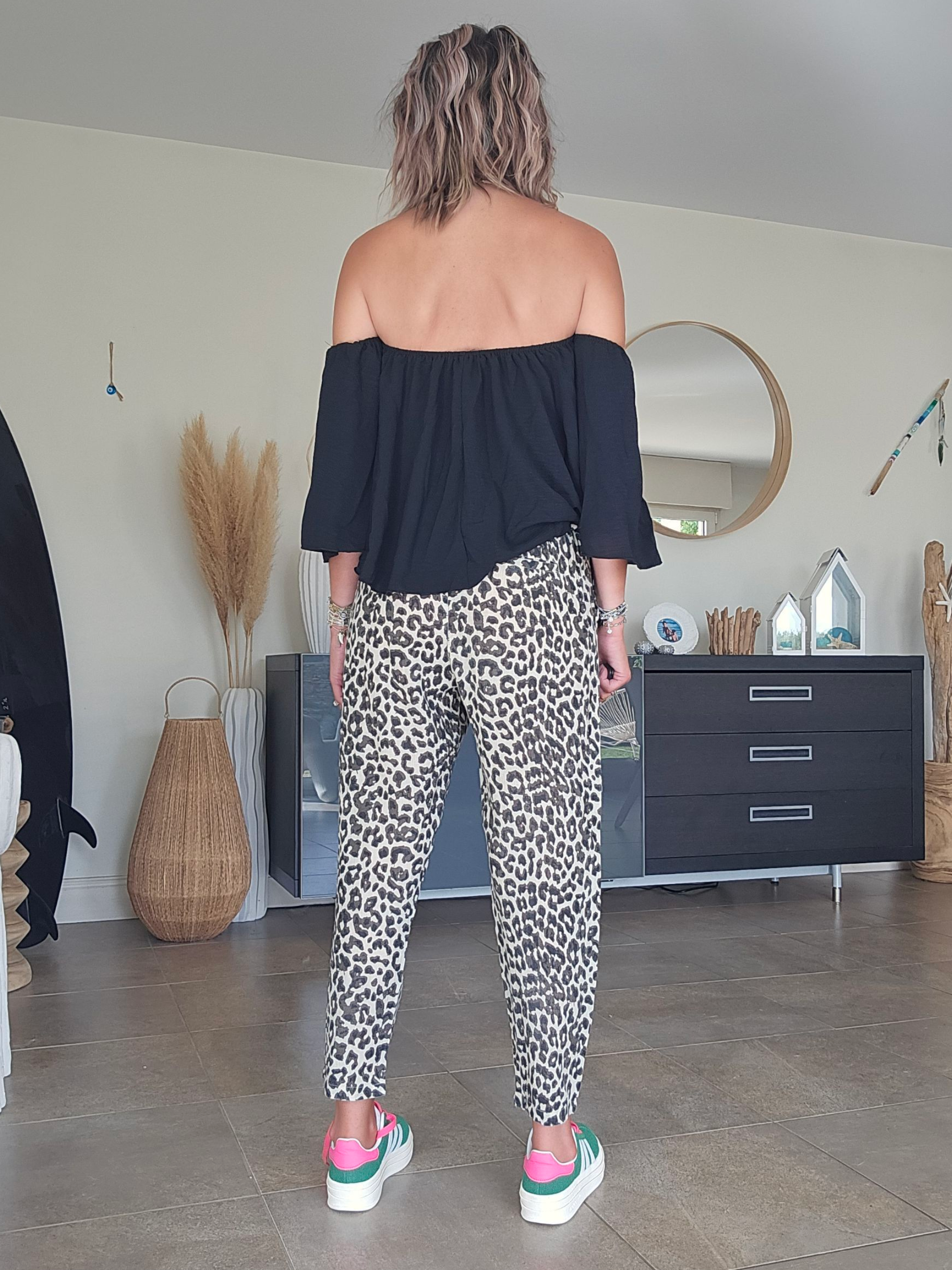 Blouse noire épaules dénudées