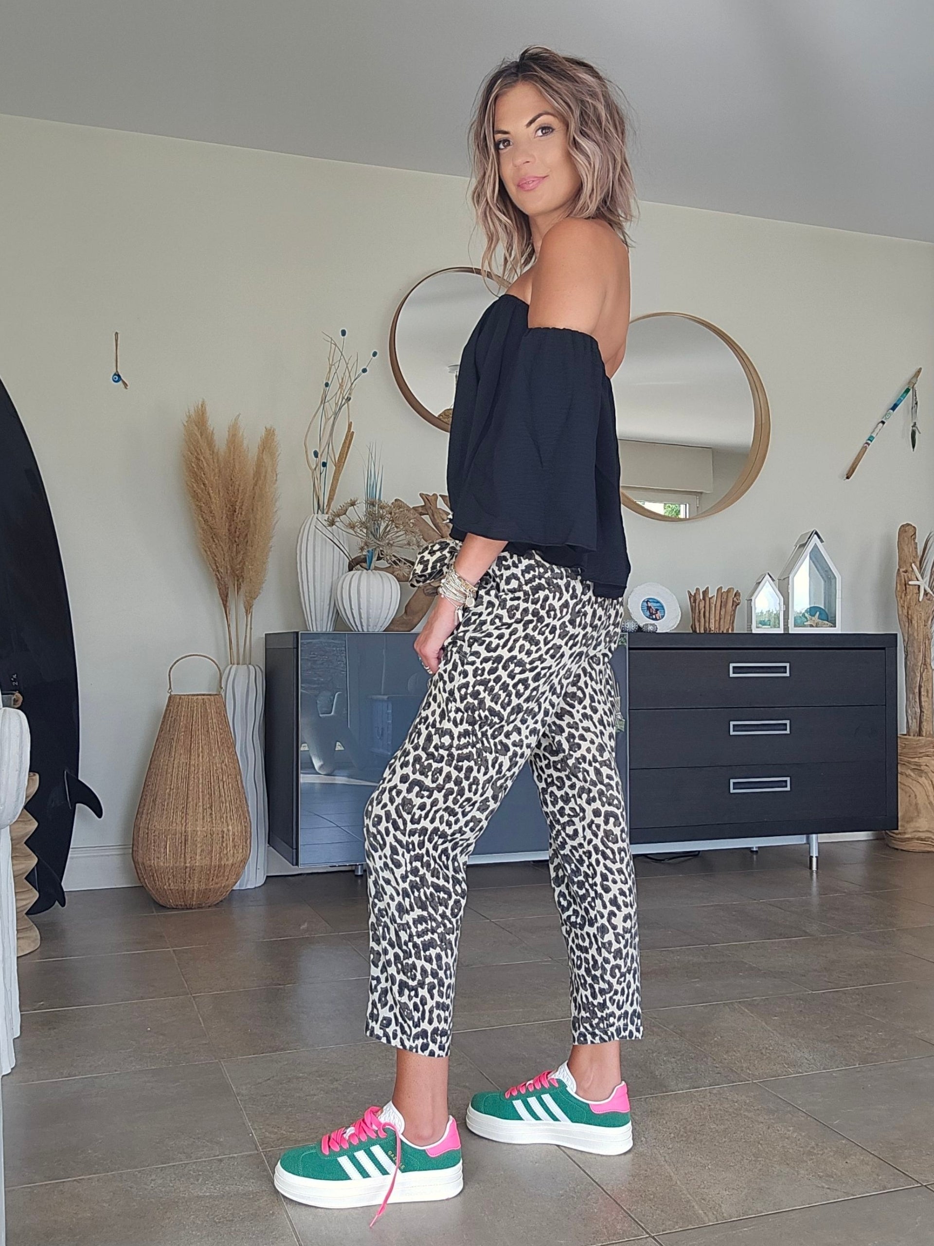 Blouse noire épaules dénudées