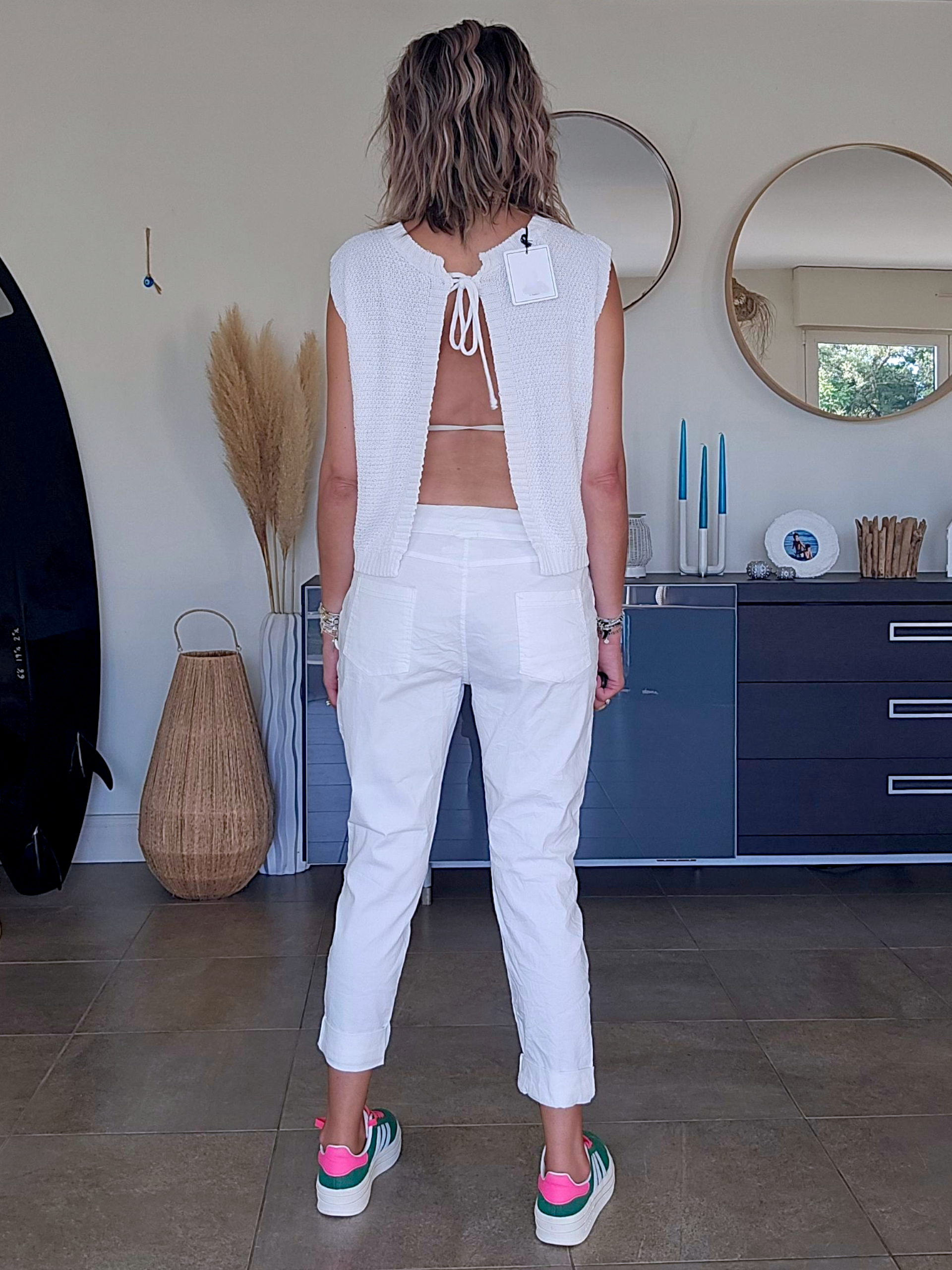 Pull blanc dos ouvert
