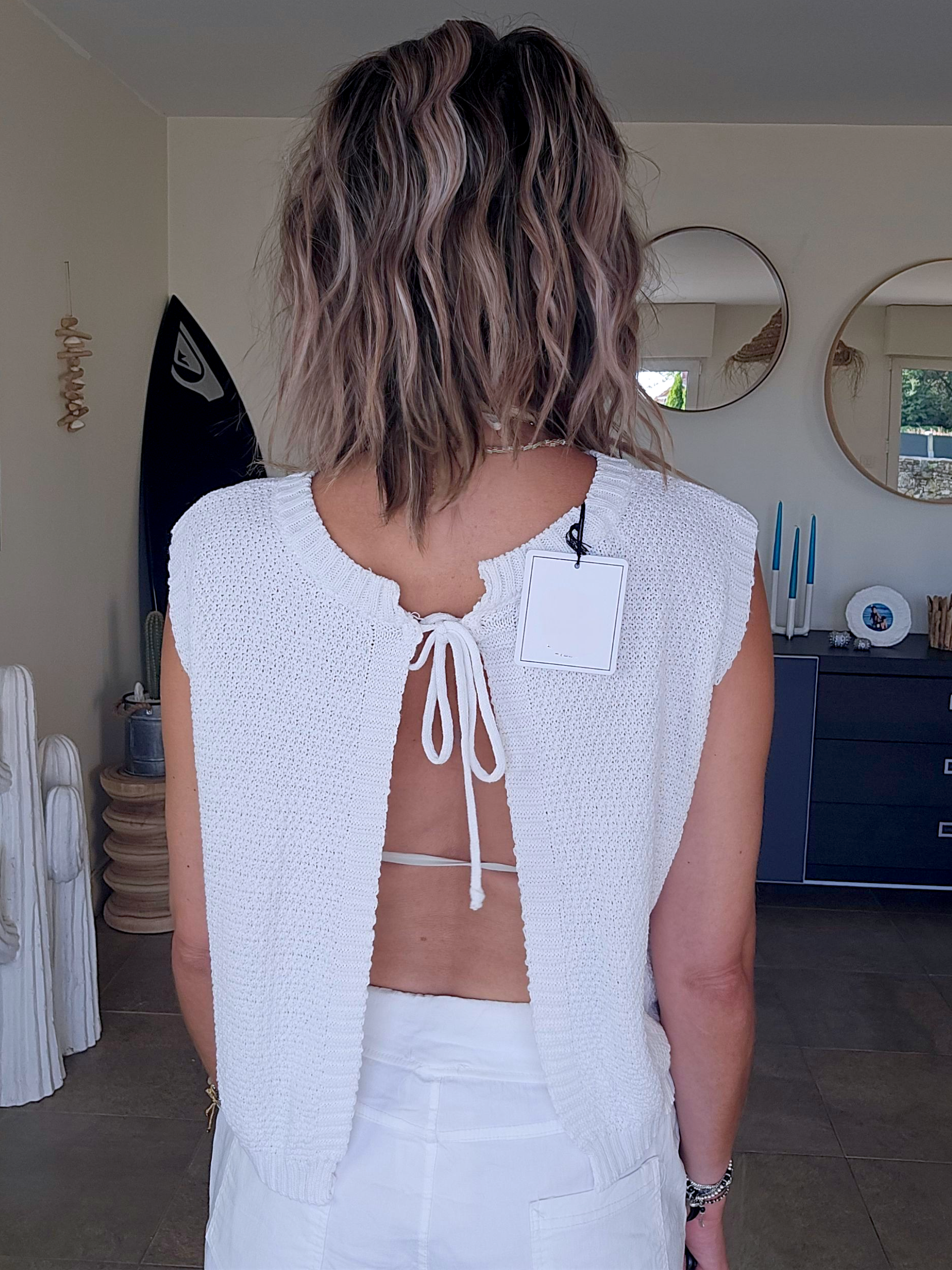 Pull blanc dos ouvert