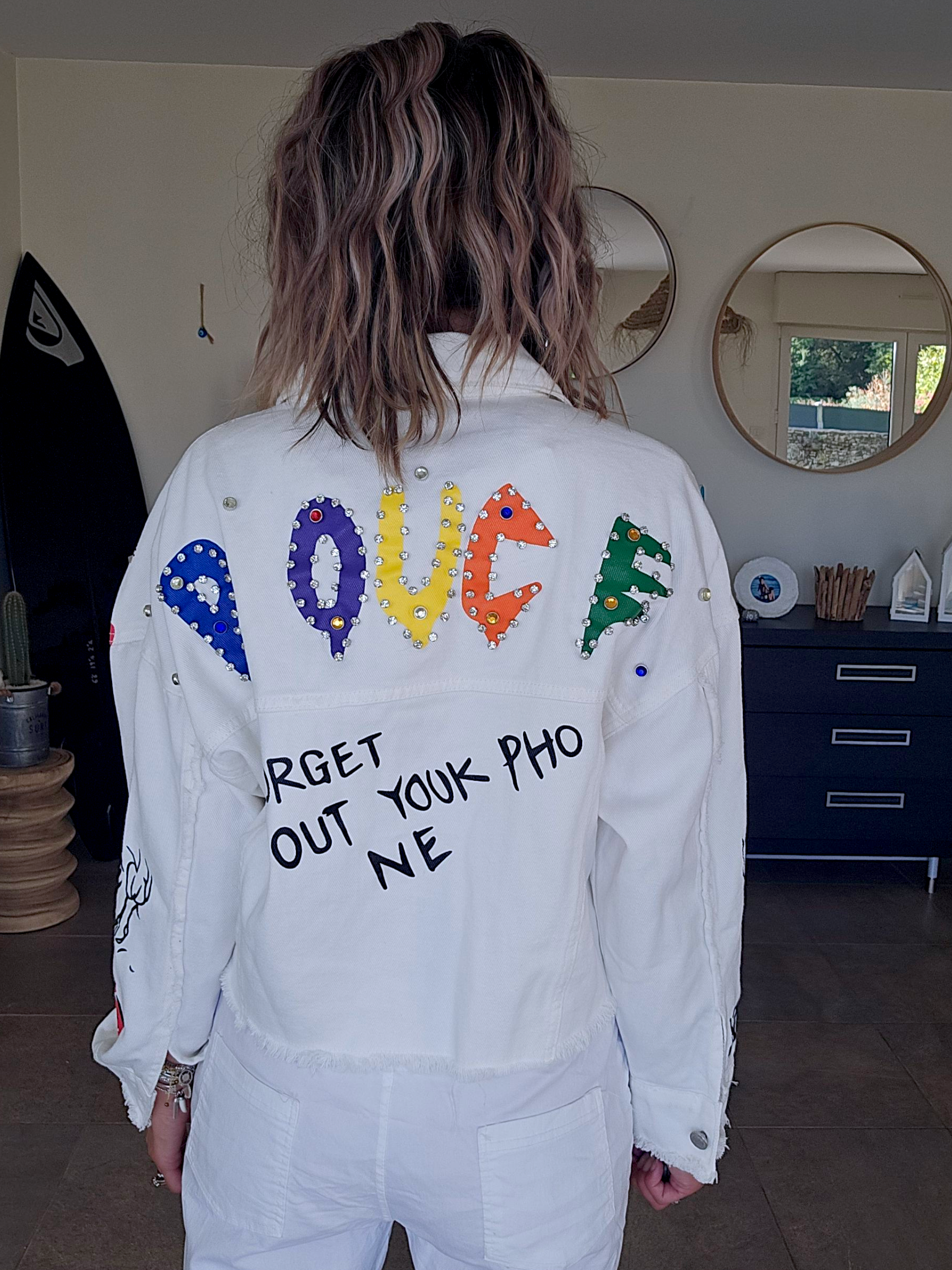 Veste rock blanche à tags