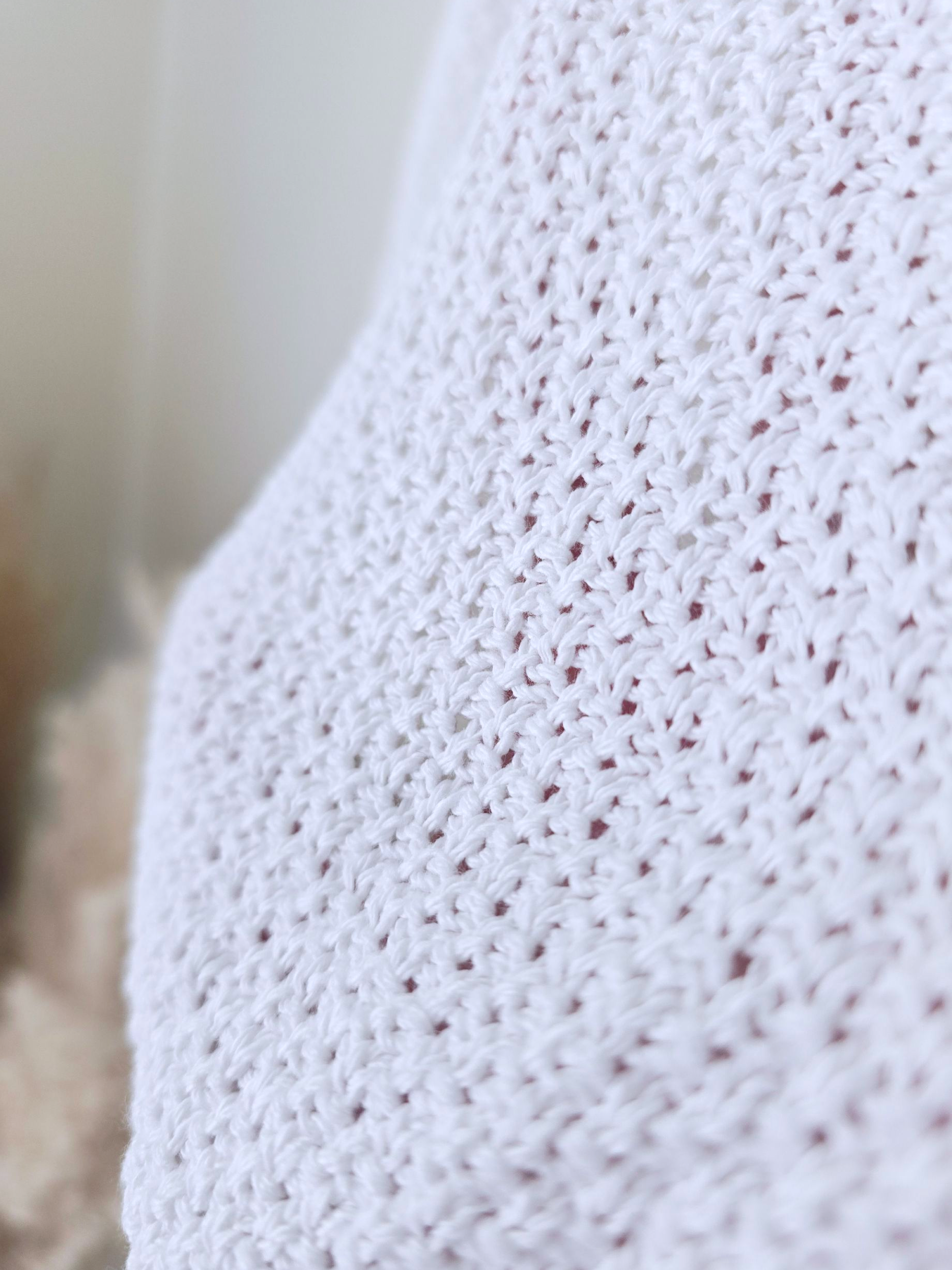 Pull blanc dos ouvert