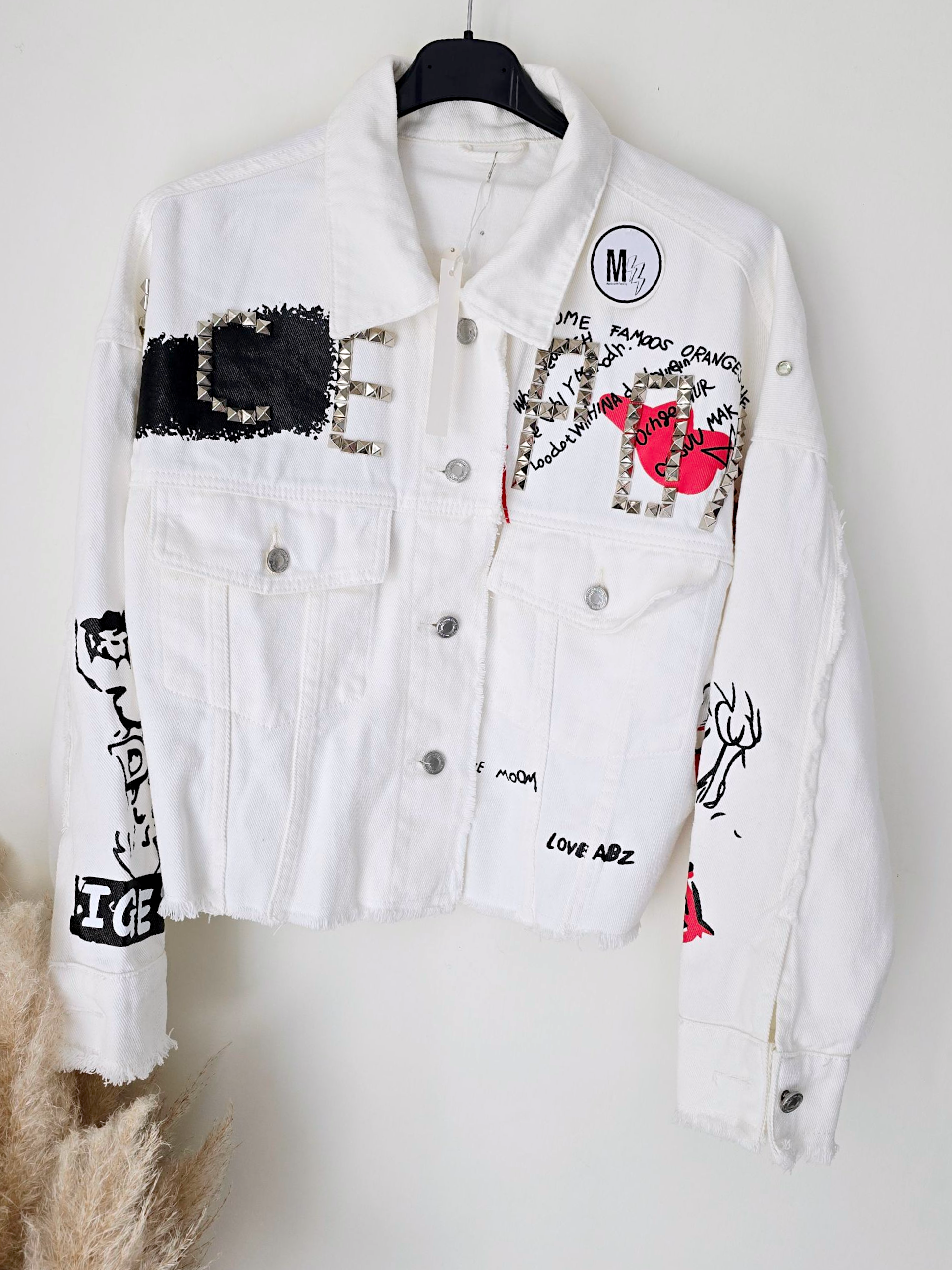Veste rock blanche à tags
