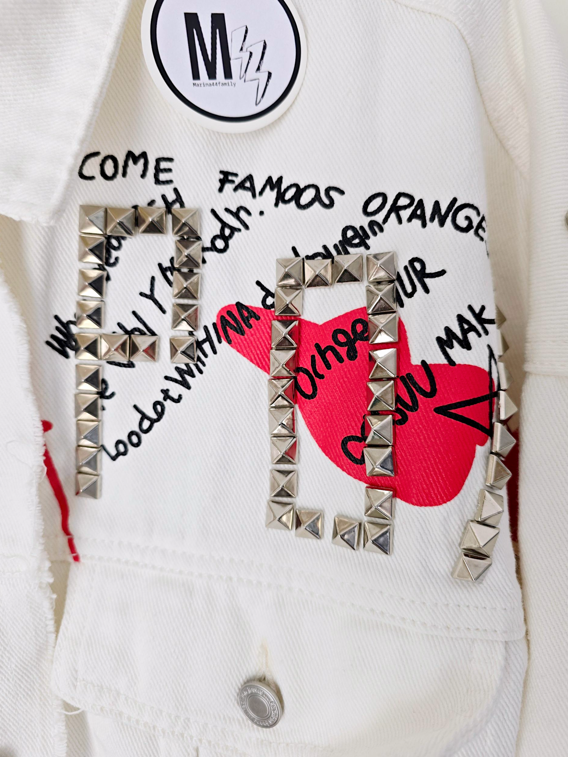 Veste rock blanche à tags