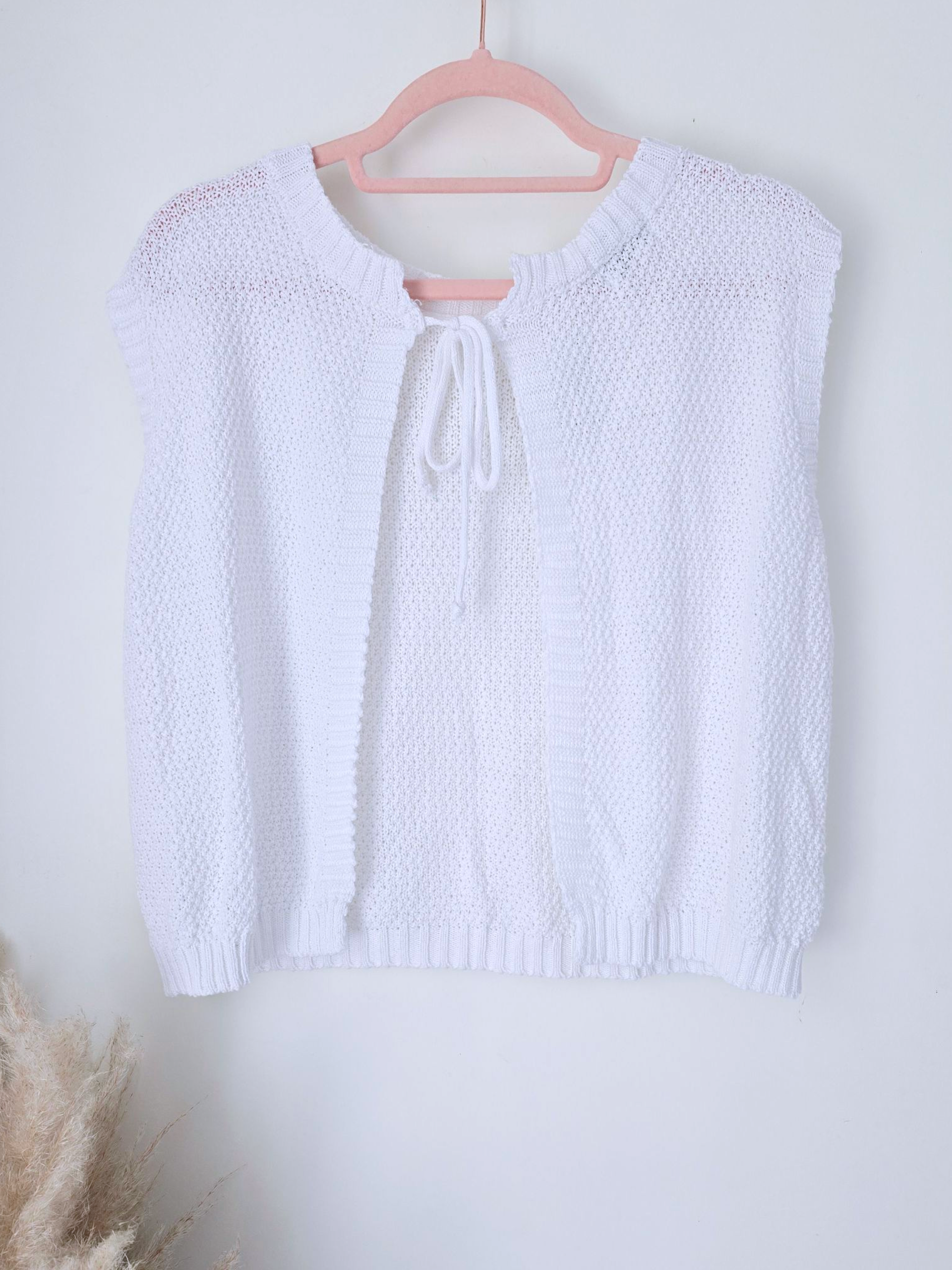 Pull blanc dos ouvert