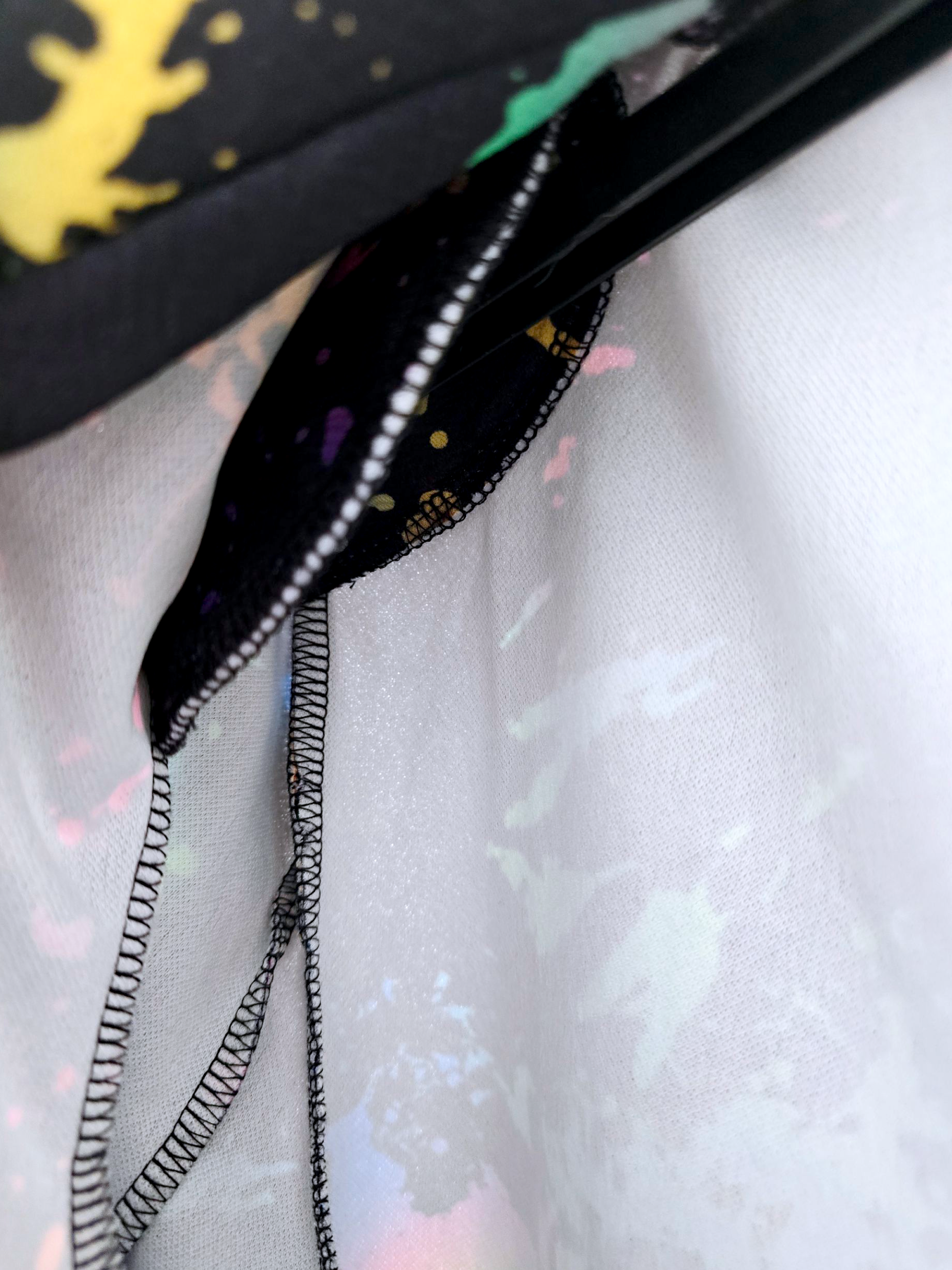 Veste noire tags fluo