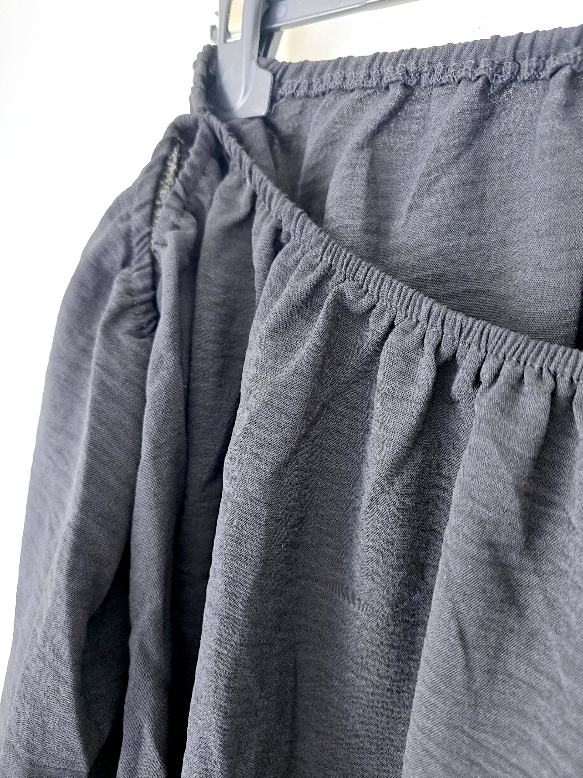 Blouse noire épaules dénudées
