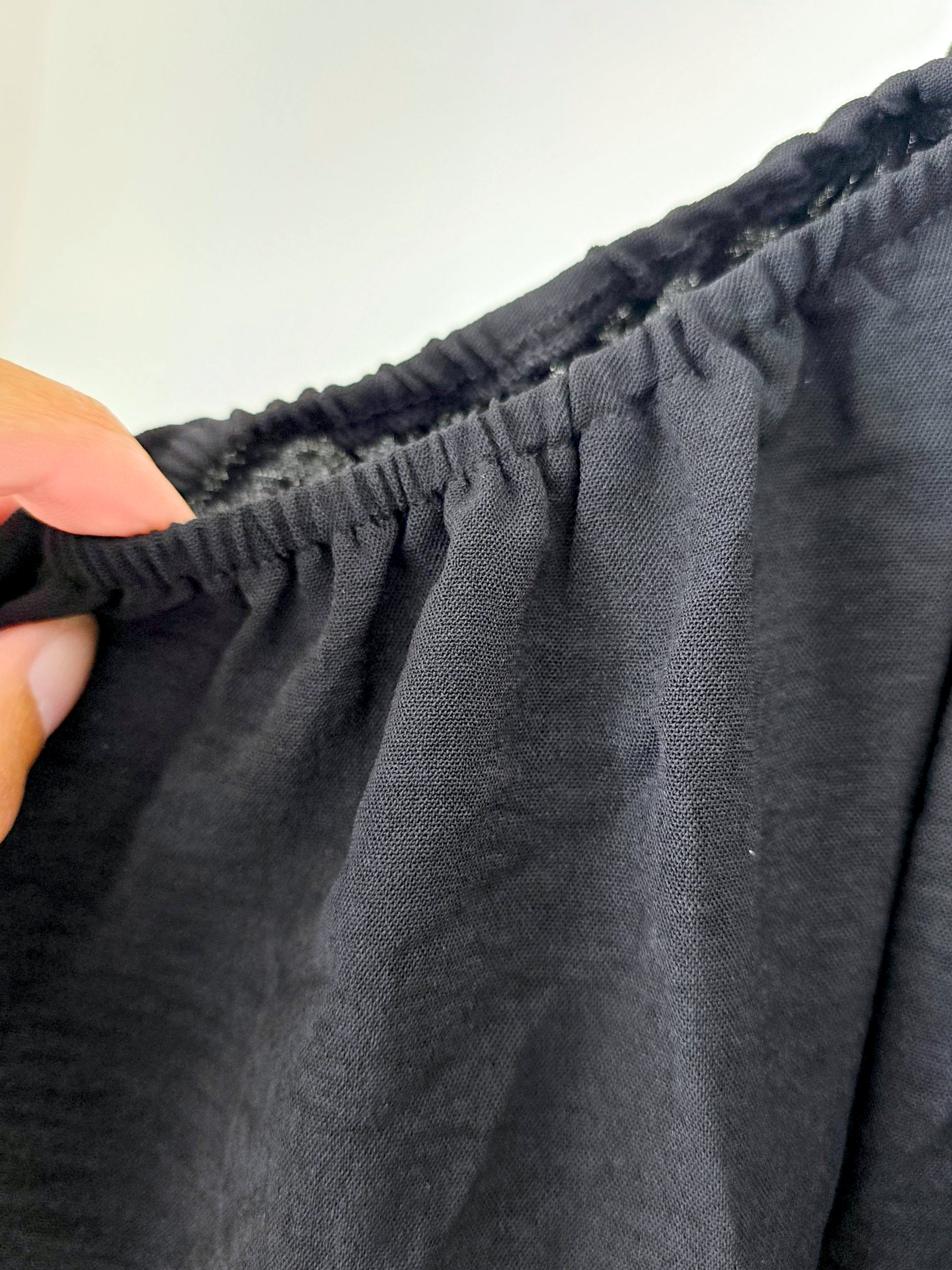 Blouse noire épaules dénudées