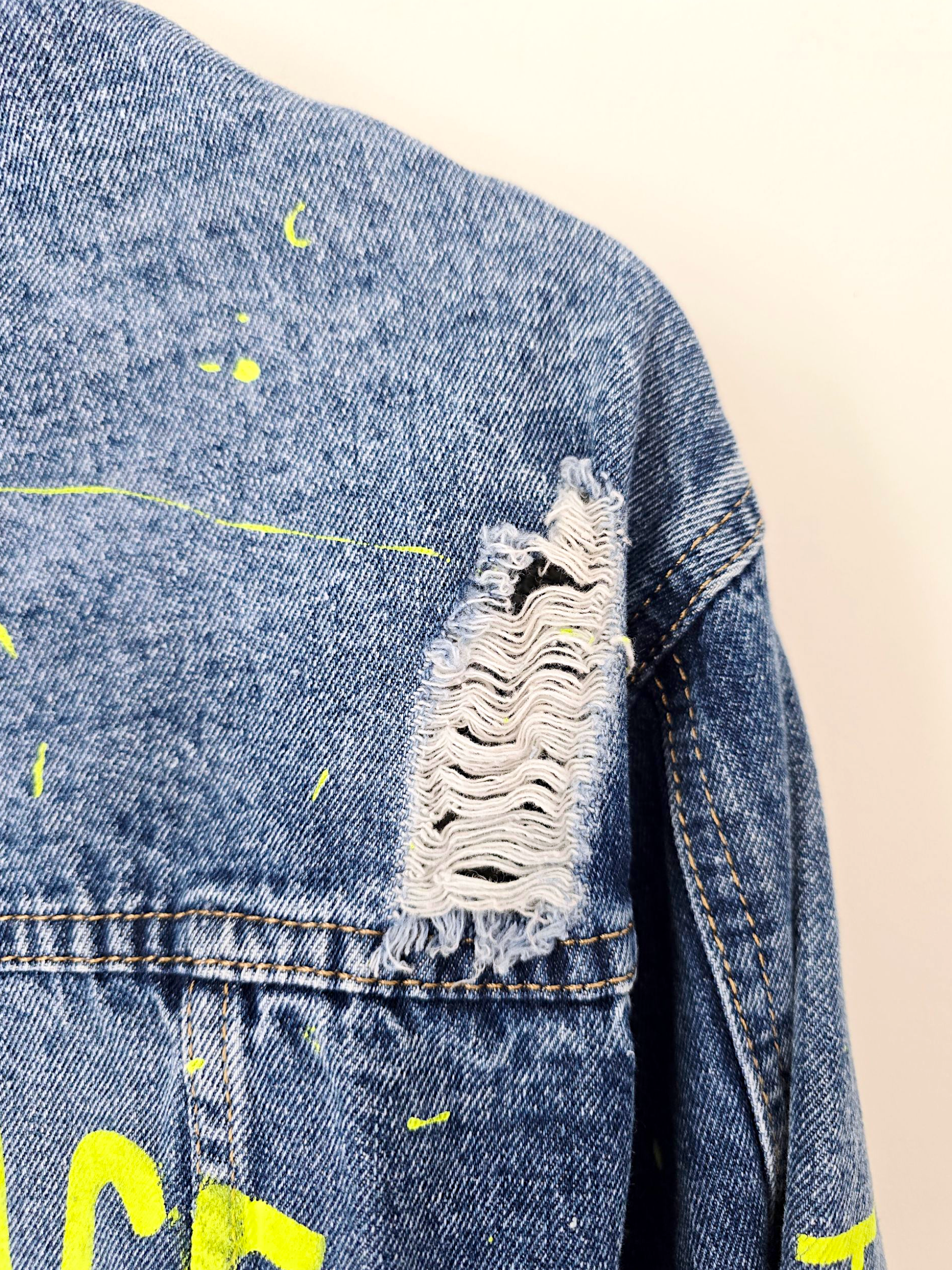 Veste en jean tag fluo