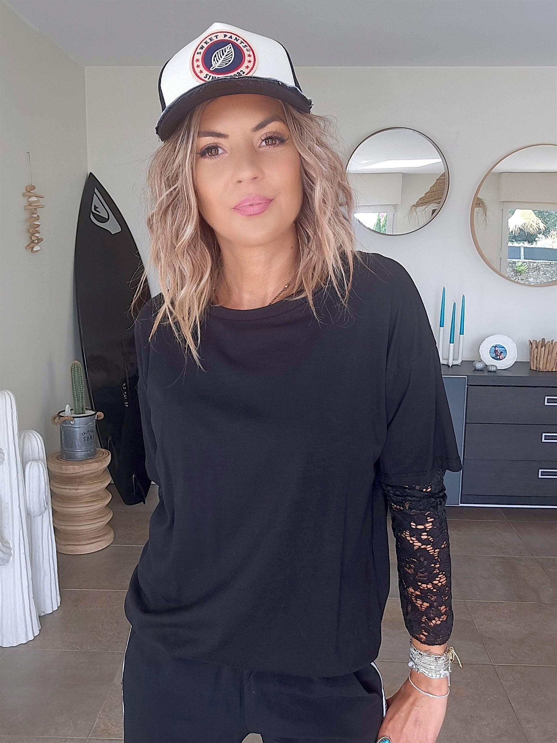 T-shirt noir superposition