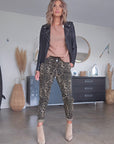 Pantalon jeeging léopard kaki