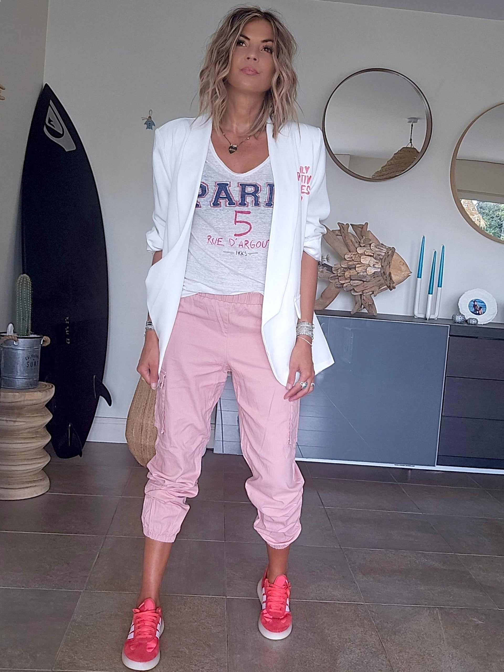 Blazer blanc à tags roses