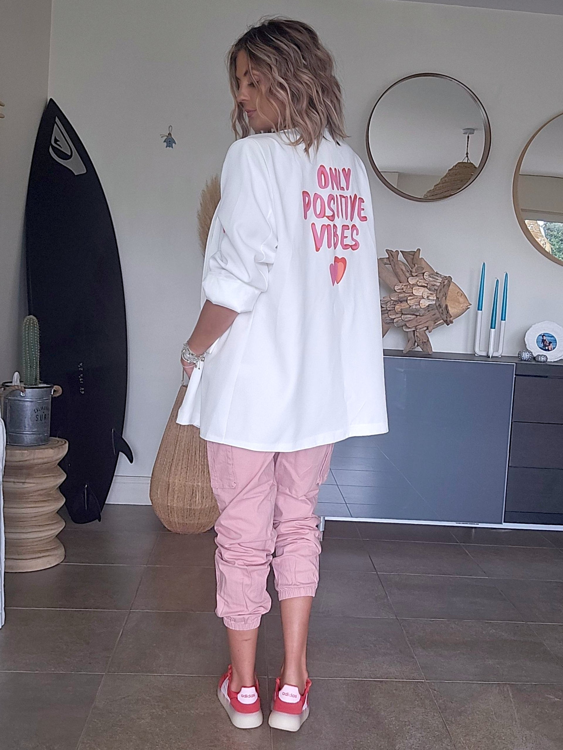 Blazer blanc à tags roses